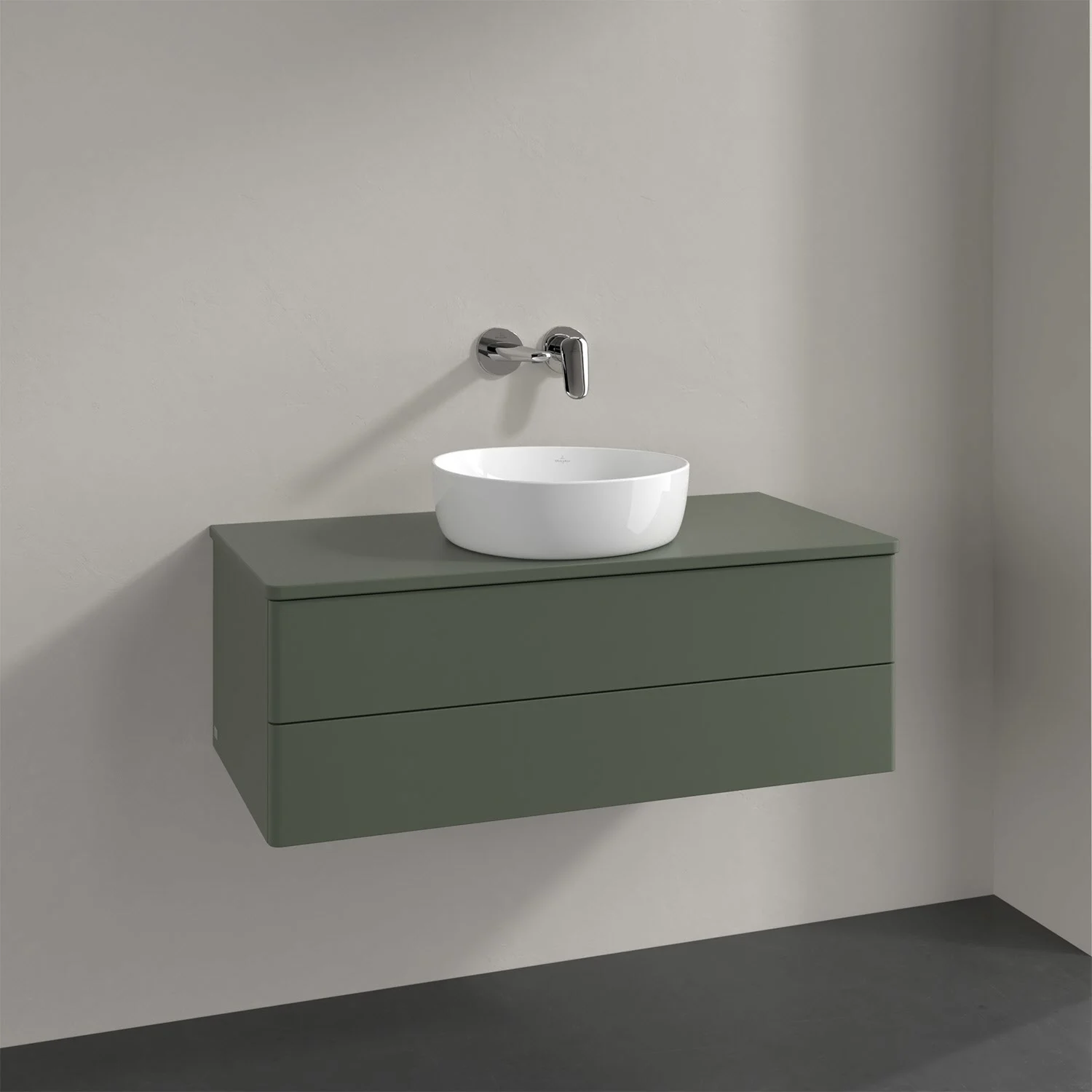 Zielona umywalka z baterią ścienną w łazience, Villeroy & Boch