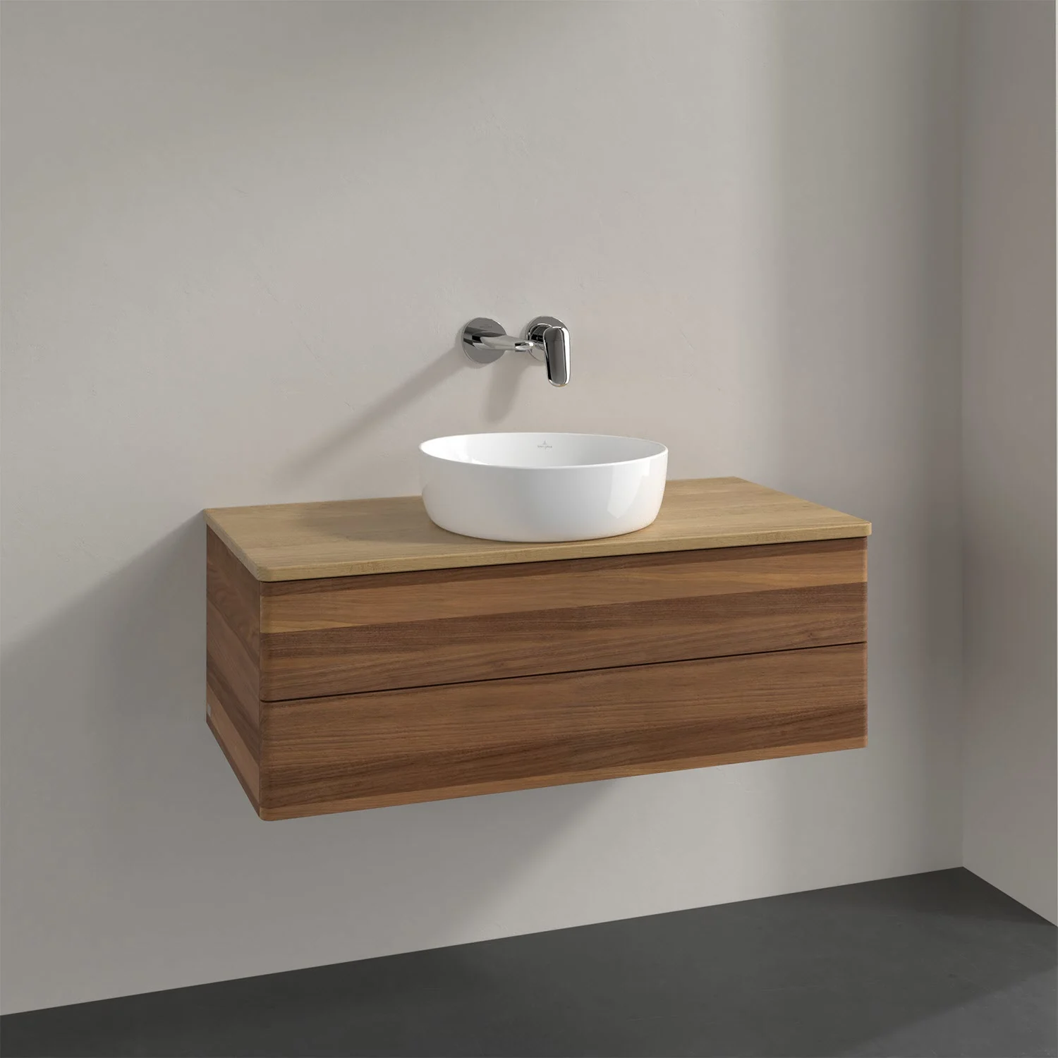 Drewniana umywalka z białą nablatową umywalką w łazience, Villeroy & Boch