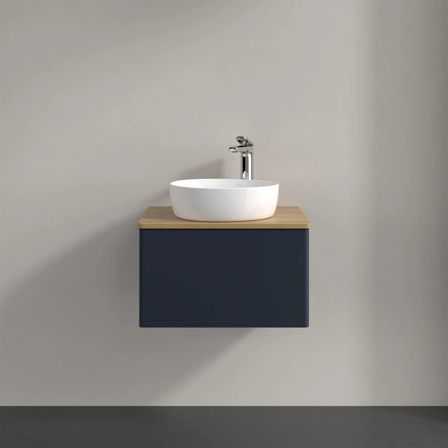 Umywalka z ciemnoniebieską szafką i nablatową umywalką, Villeroy & Boch