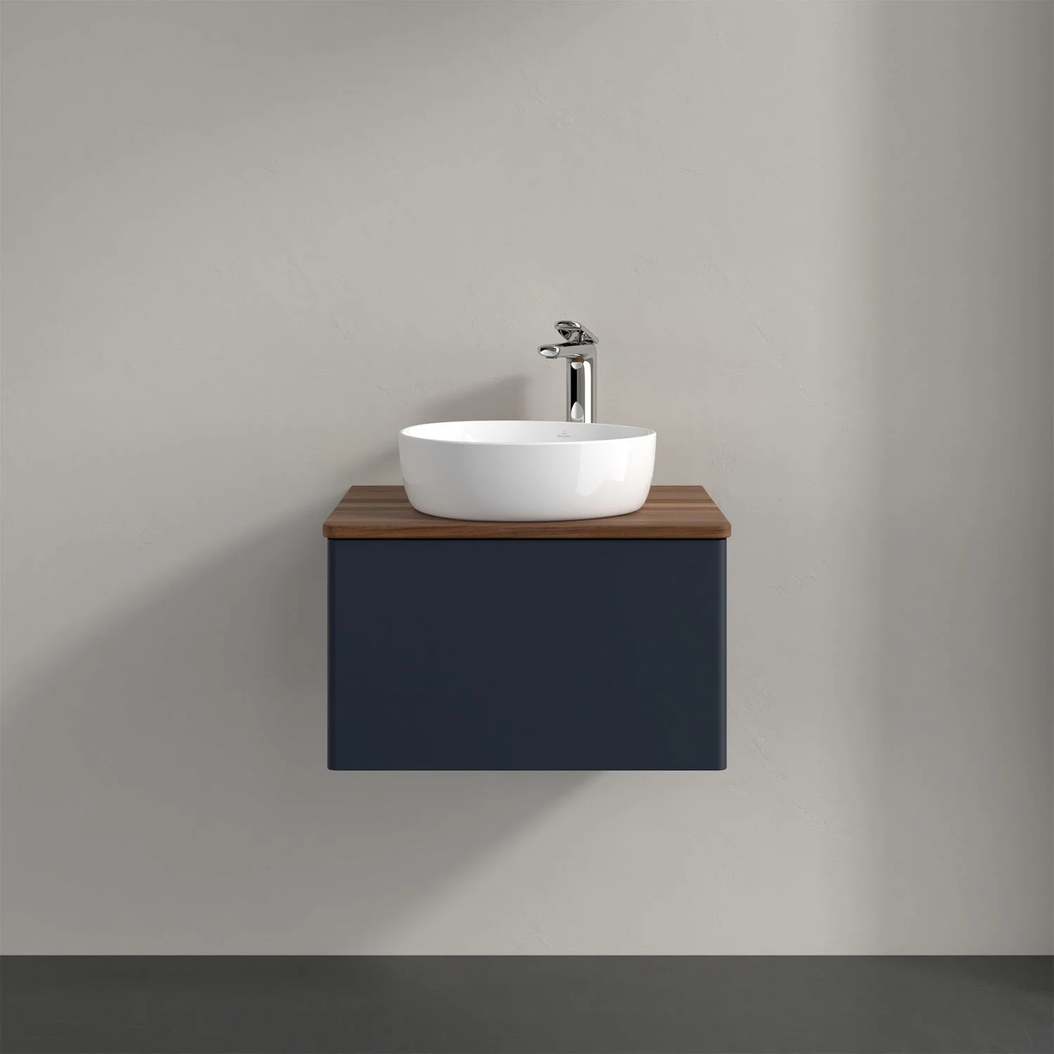 Umywalka z niebieską szafką i białą umywalką, Villeroy & Boch