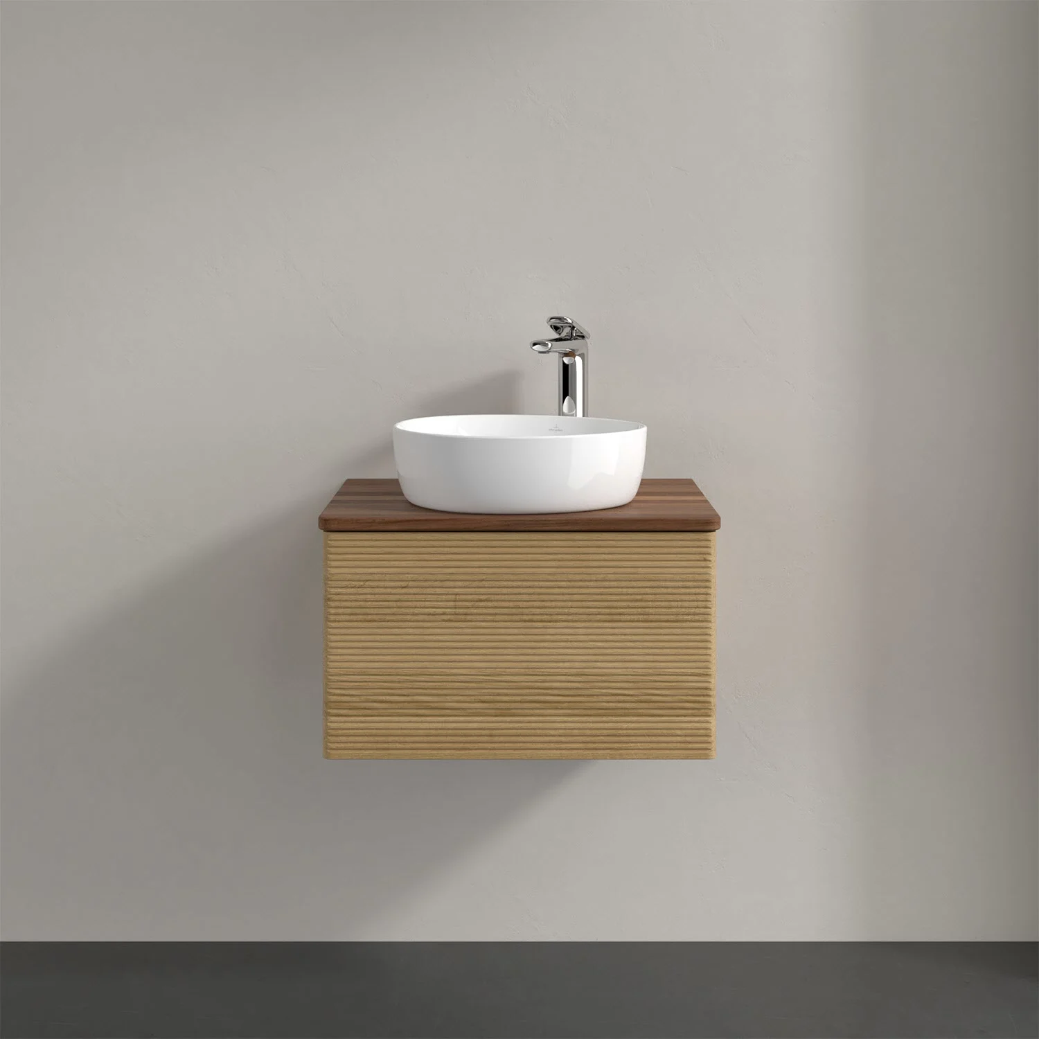Umywalka z białą misą i drewnianą powierzchnią, Villeroy & Boch