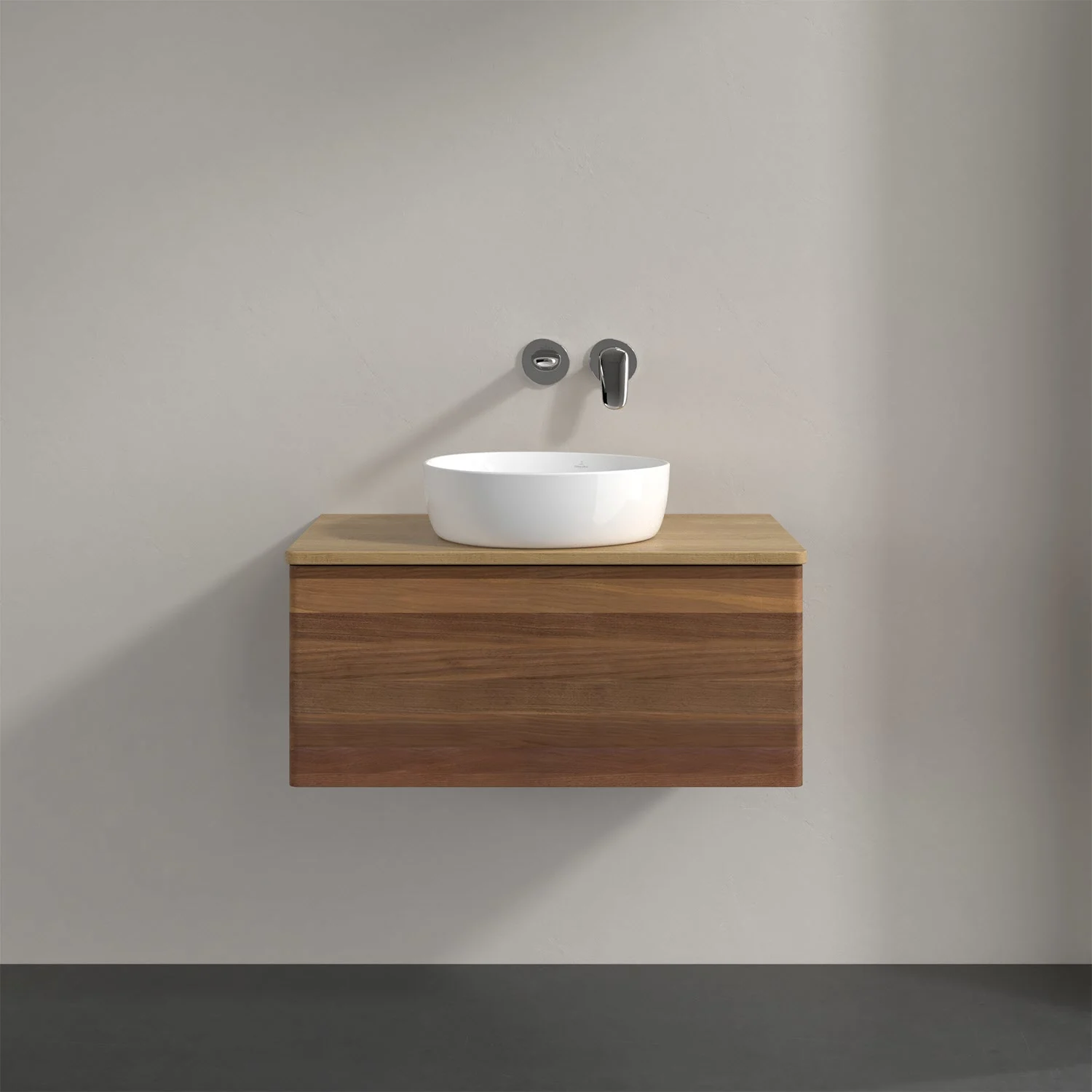 Umywalka na ciemnej drewnianej szafce w łazience, Villeroy & Boch