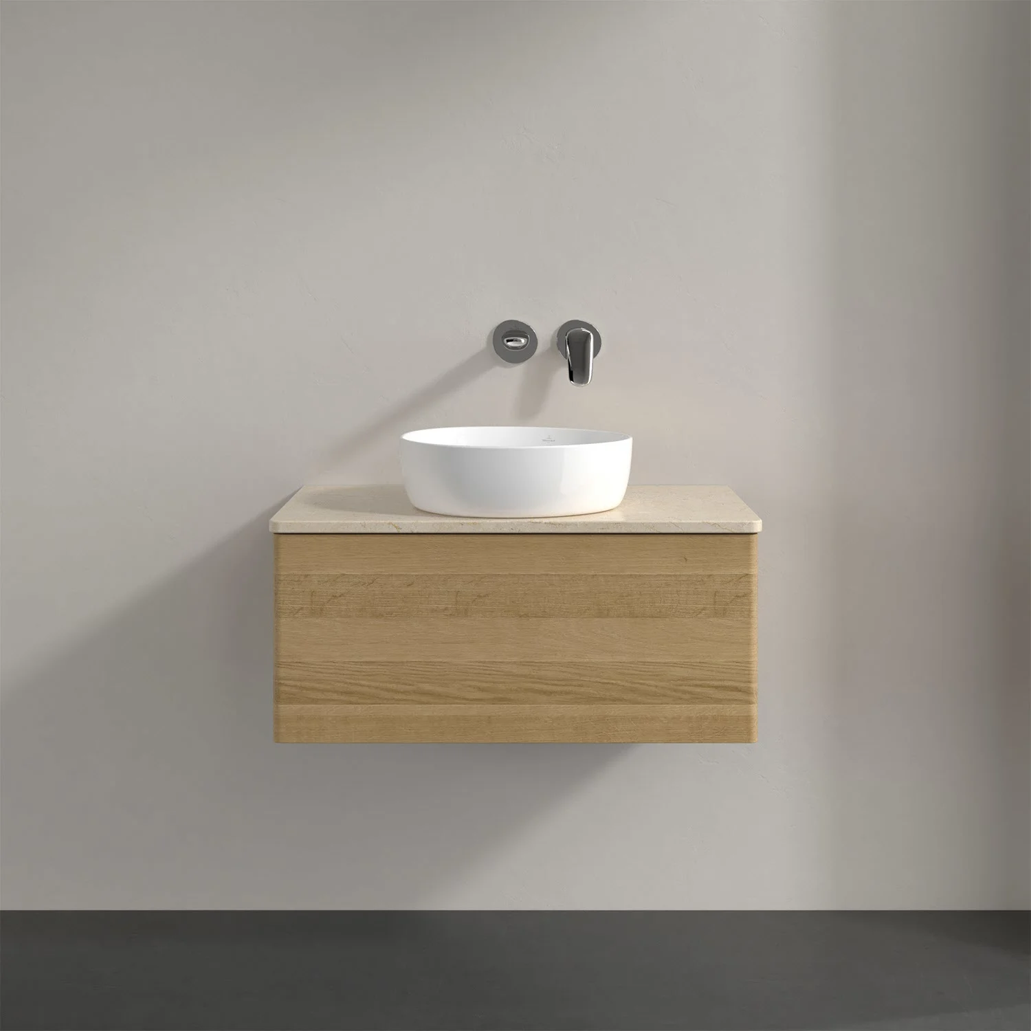 Umywalka w drewnianym wyglądzie z baterią ścienną w łazience, Villeroy & Boch