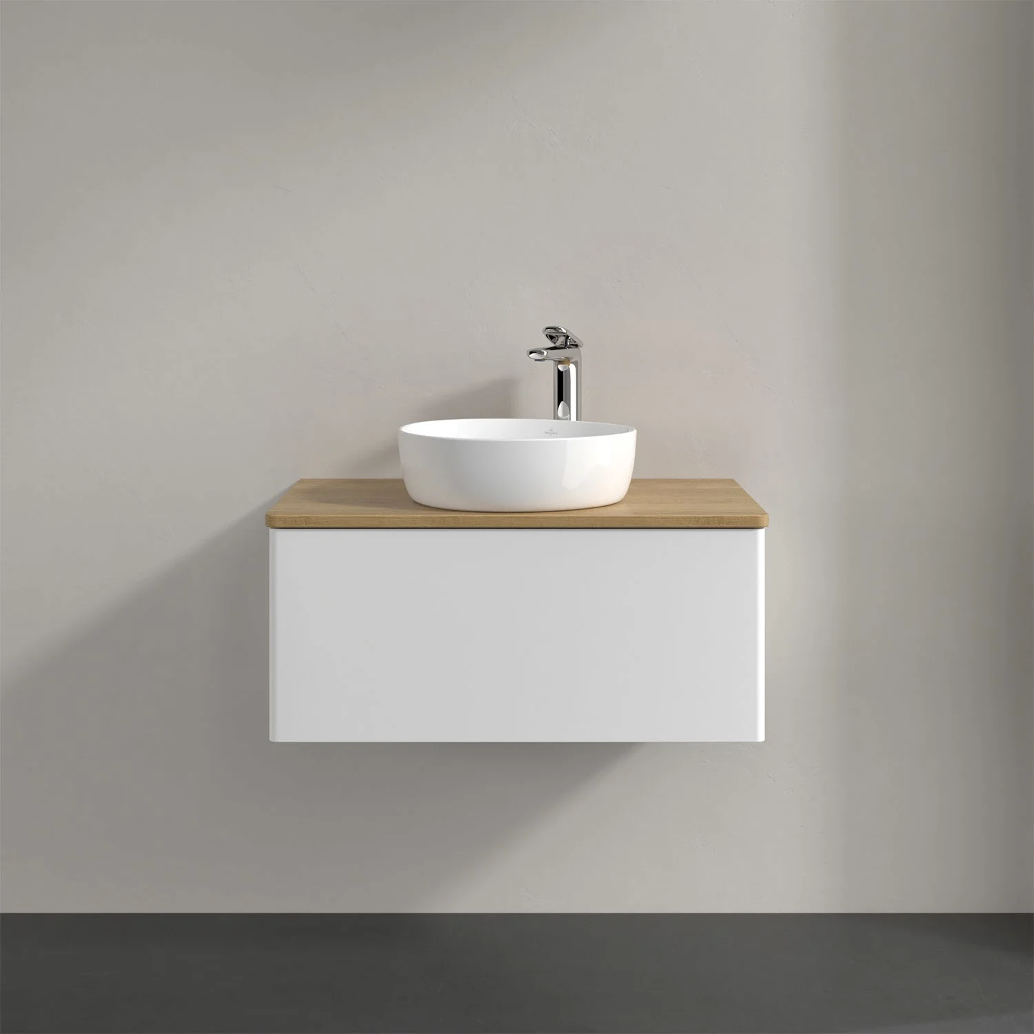 Umywalka z jasnym drewnem i białą umywalką, Villeroy & Boch