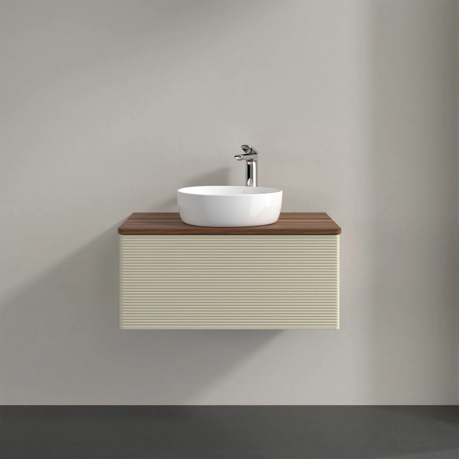 Umywalka z drewnianą powierzchnią i białą umywalką, Villeroy & Boch