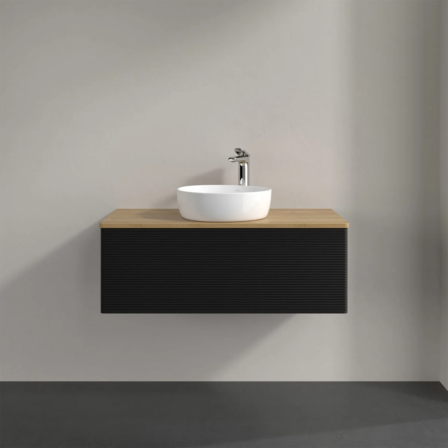 Umywalka z czarną szafką w zbliżeniu, Villeroy & Boch