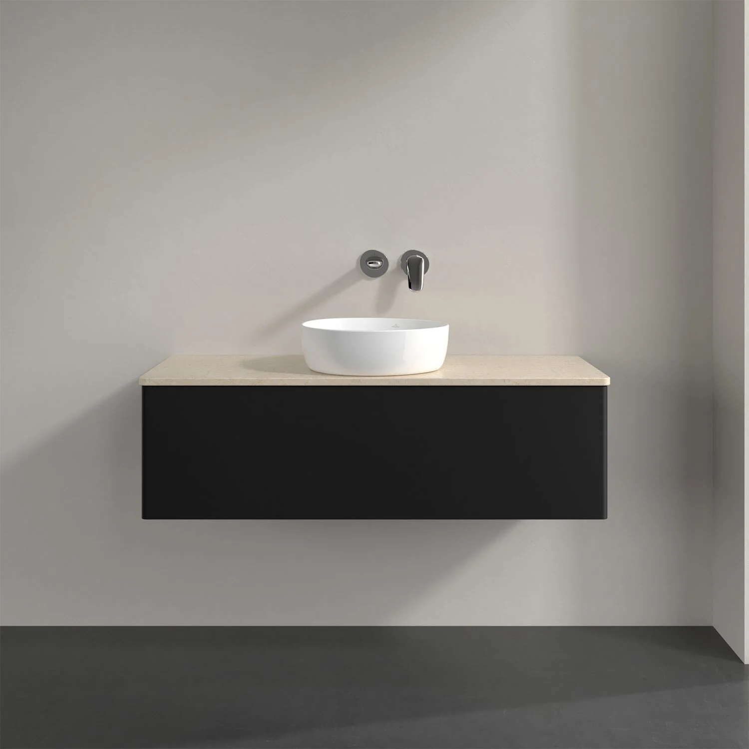Czarna umywalka z baterią ścienną w łazience, Villeroy & Boch