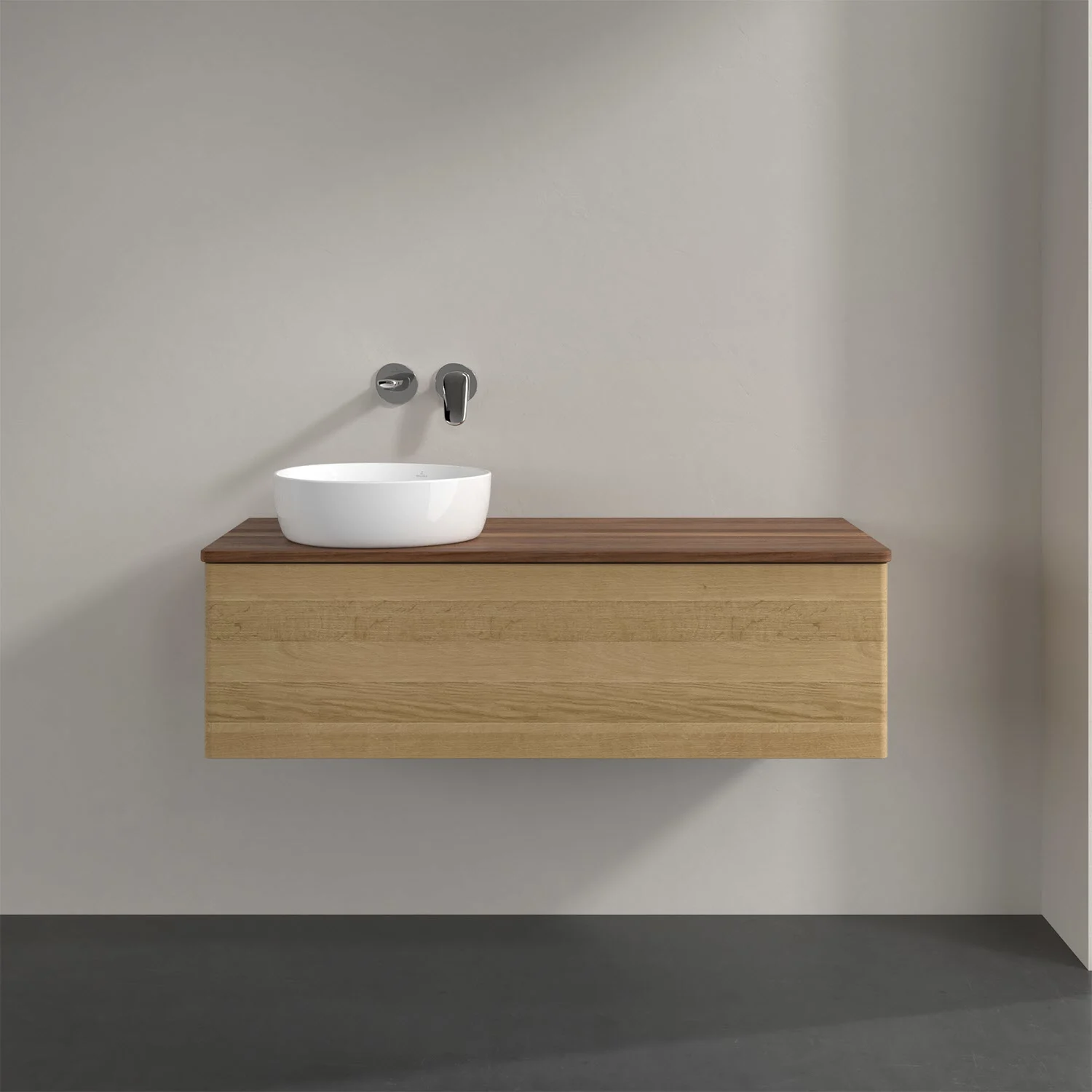 Drewniane meble łazienkowe z umywalką z bliska, Villeroy & Boch