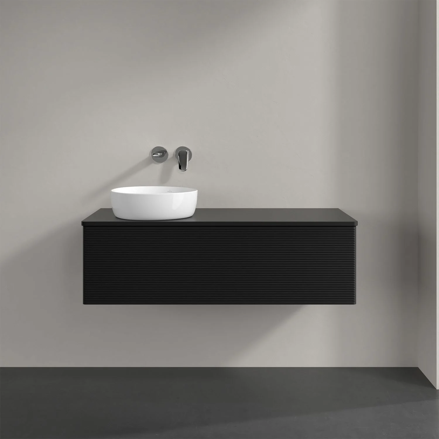 Umywalka z czarną szafką w łazience, Villeroy & Boch