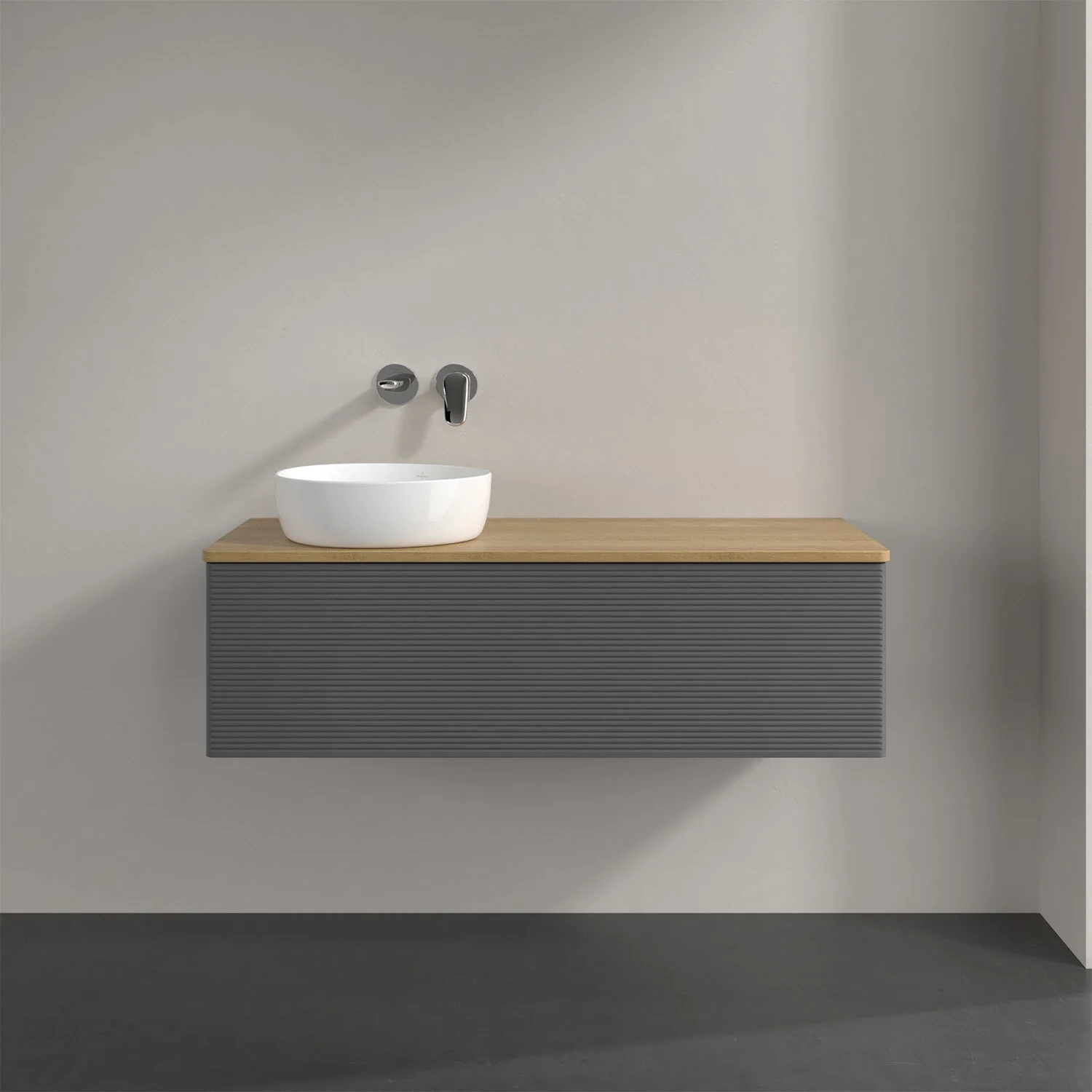 Umywalka z szarą szafką w łazience, Villeroy & Boch