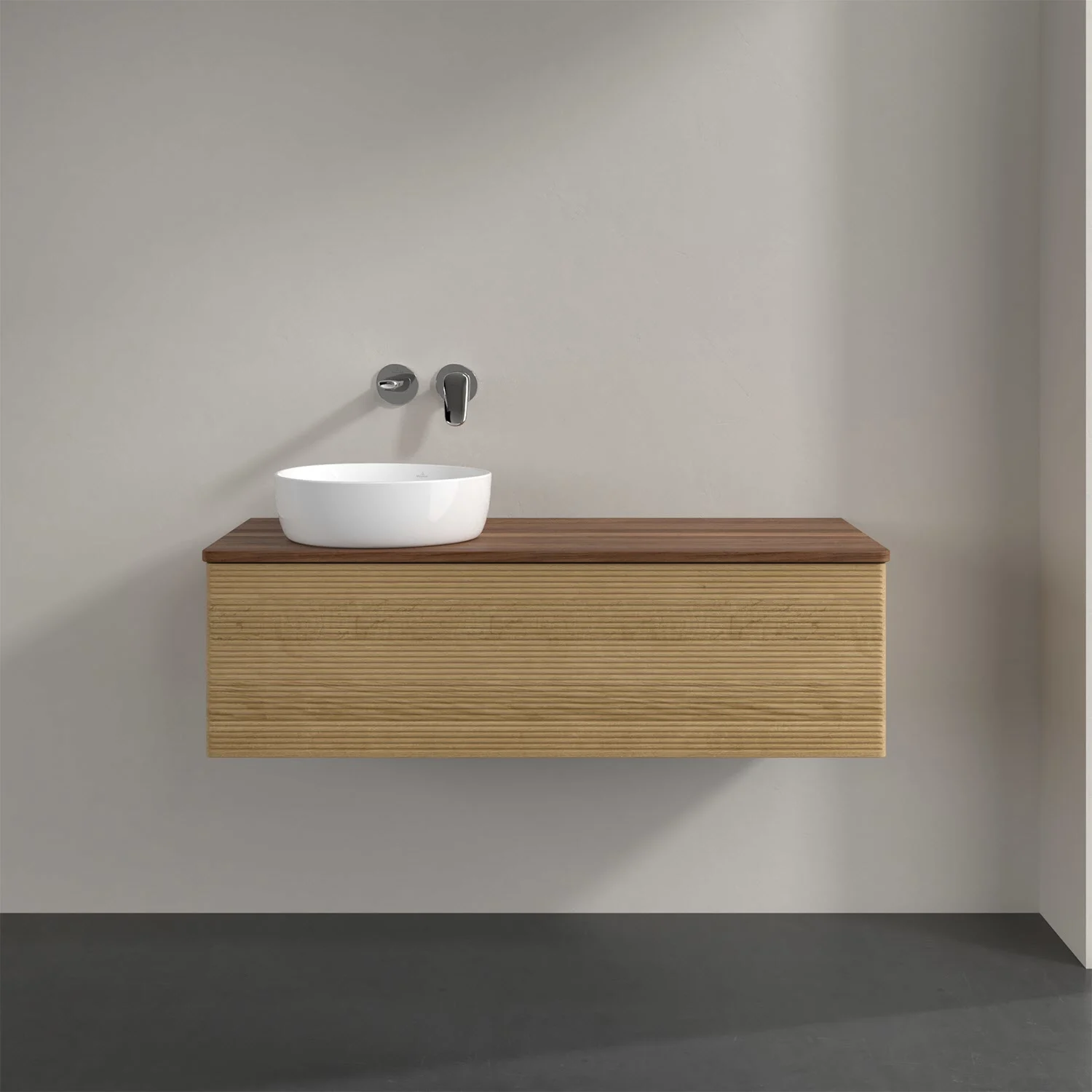 Umywalka z jasnym drewnianym frontem w łazience, Villeroy & Boch