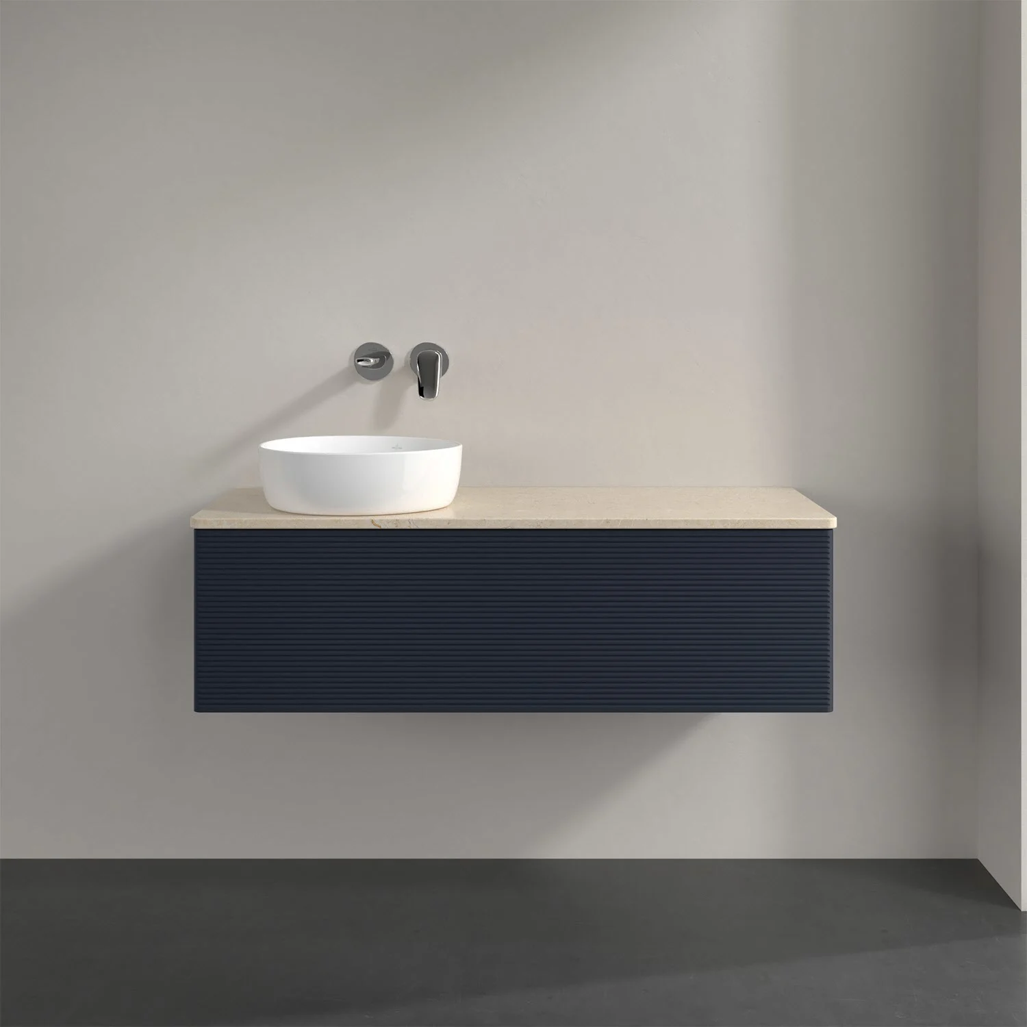 Umywalka z ciemnym frontem w łazience, Villeroy & Boch