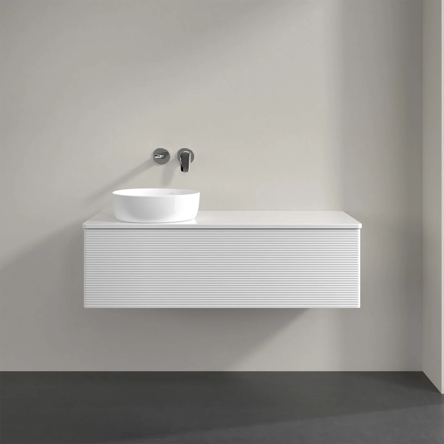 Biała umywalka z szafką w łazience, Villeroy & Boch