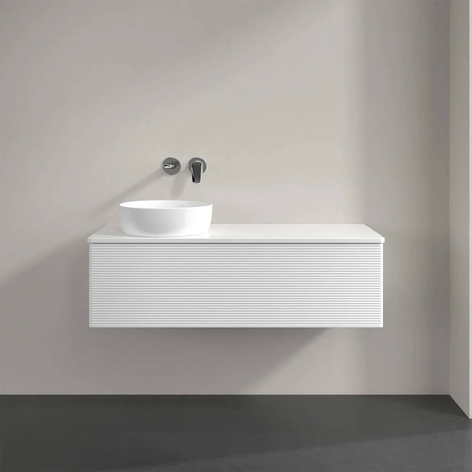 Biała umywalka z szafką w łazience, Villeroy & Boch