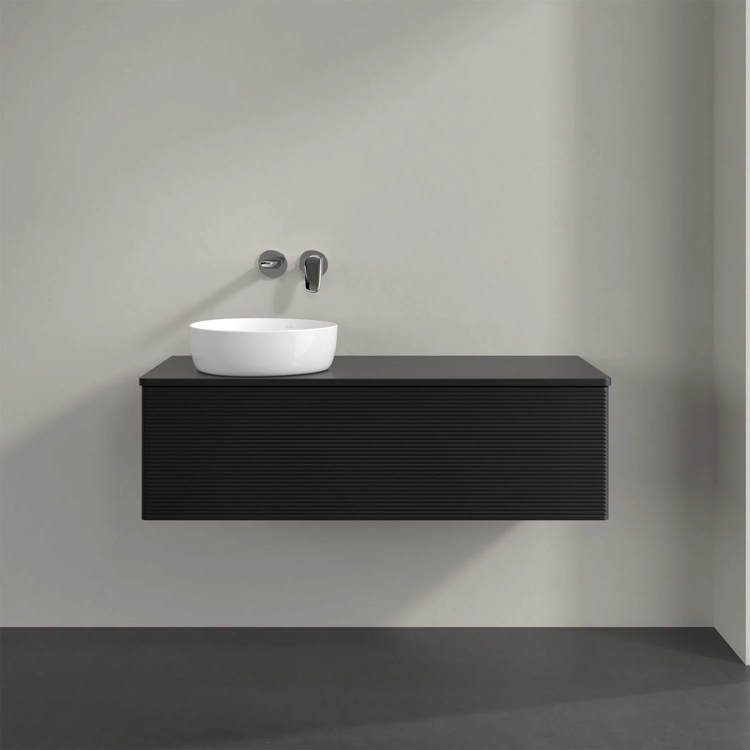 Umywalka z czarną szafką w łazience, Villeroy & Boch