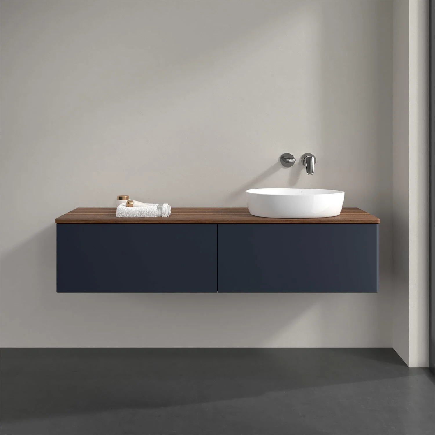 Ciemnoniebieska umywalka z białą umywalką, Villeroy & Boch