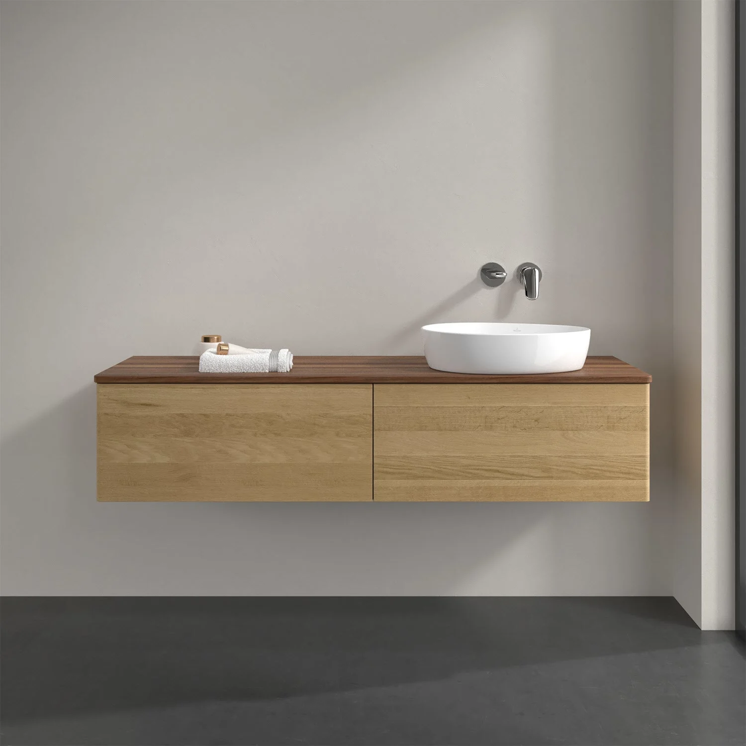 Drewniana umywalka z białą umywalką w łazience, Villeroy & Boch