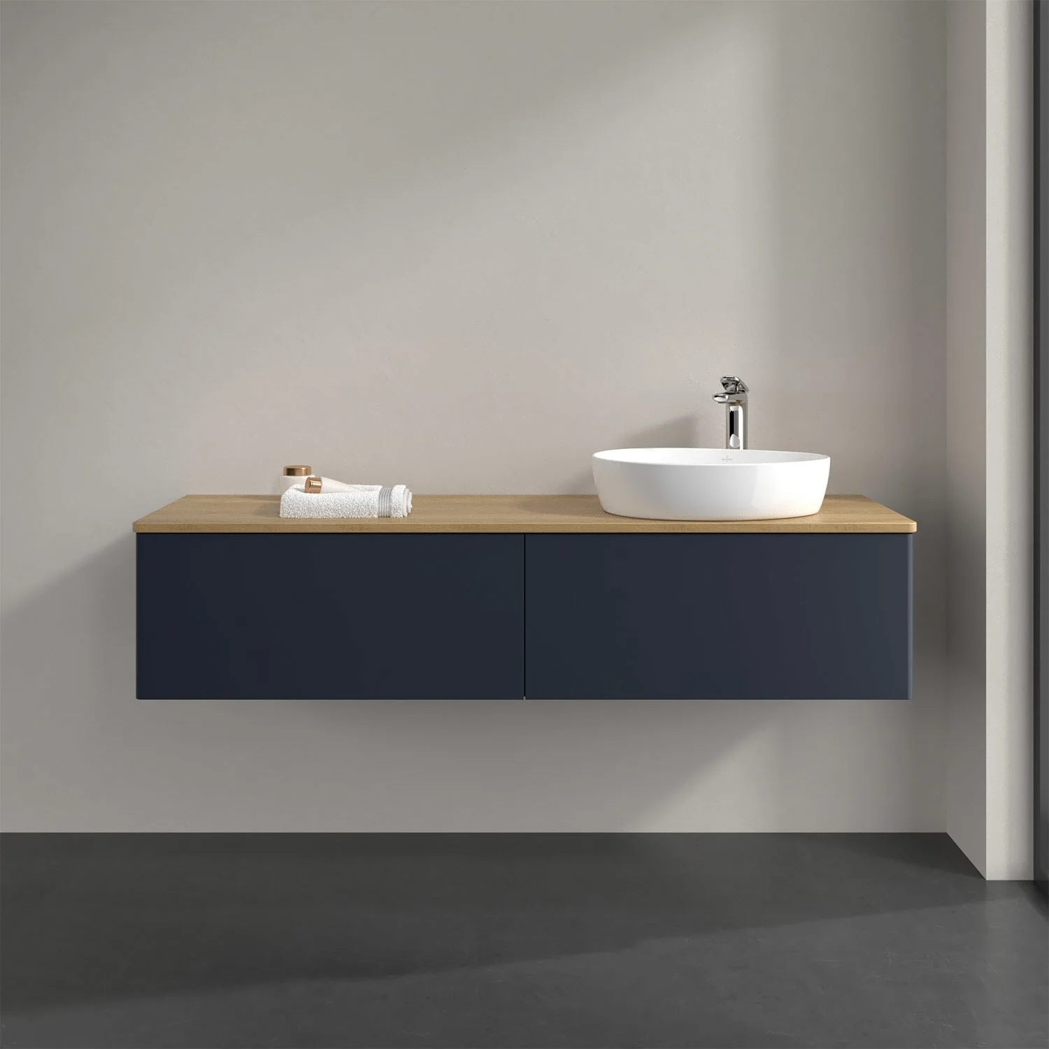 Umywalka z ciemnoniebieską powierzchnią i białą umywalką, Villeroy & Boch