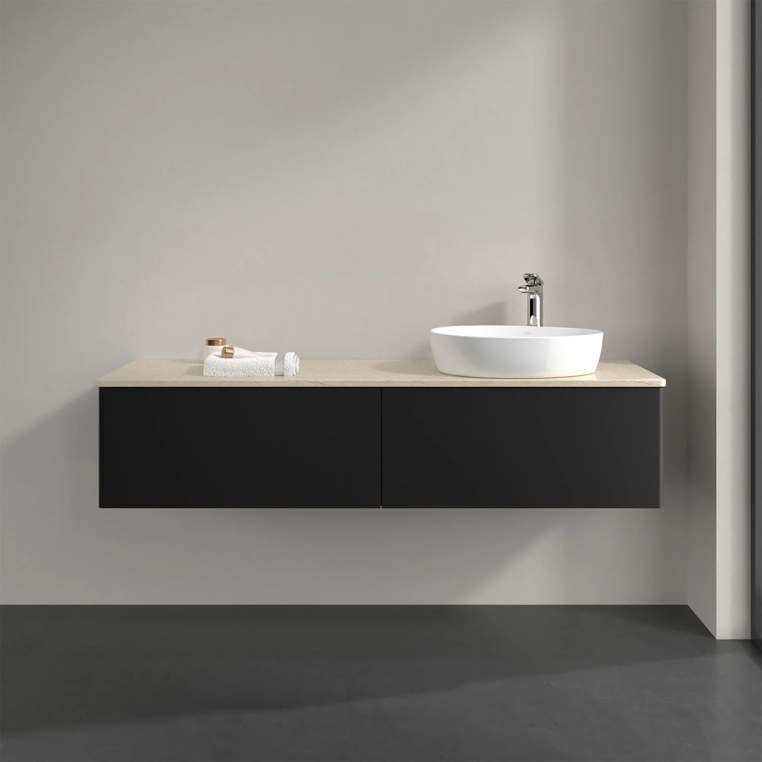 Czarne meble łazienkowe z umywalką z bliska, Villeroy & Boch