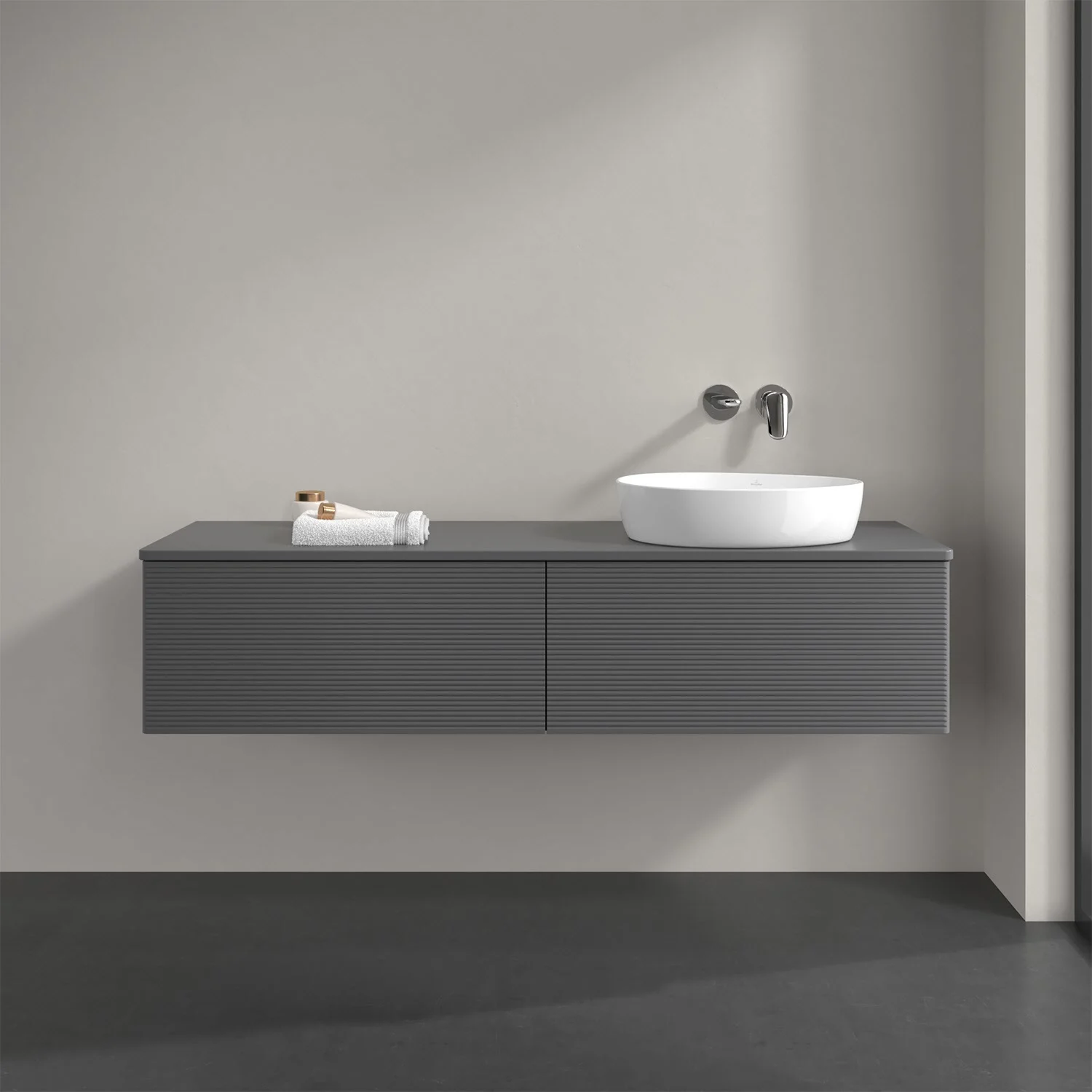 Szare meble łazienkowe z umywalką z bliska, Villeroy & Boch