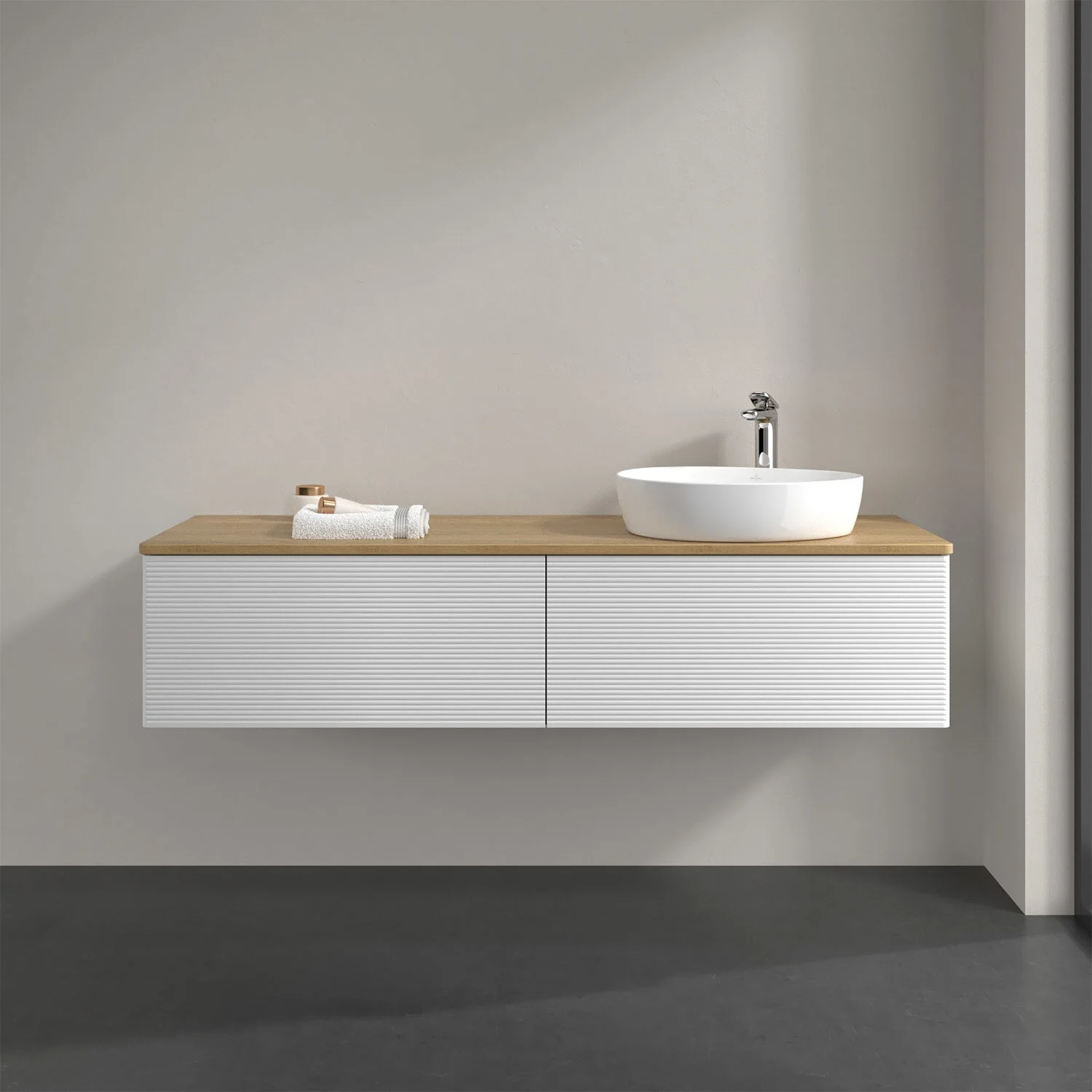 Białe meble łazienkowe z umywalką w zbliżeniu, Villeroy & Boch