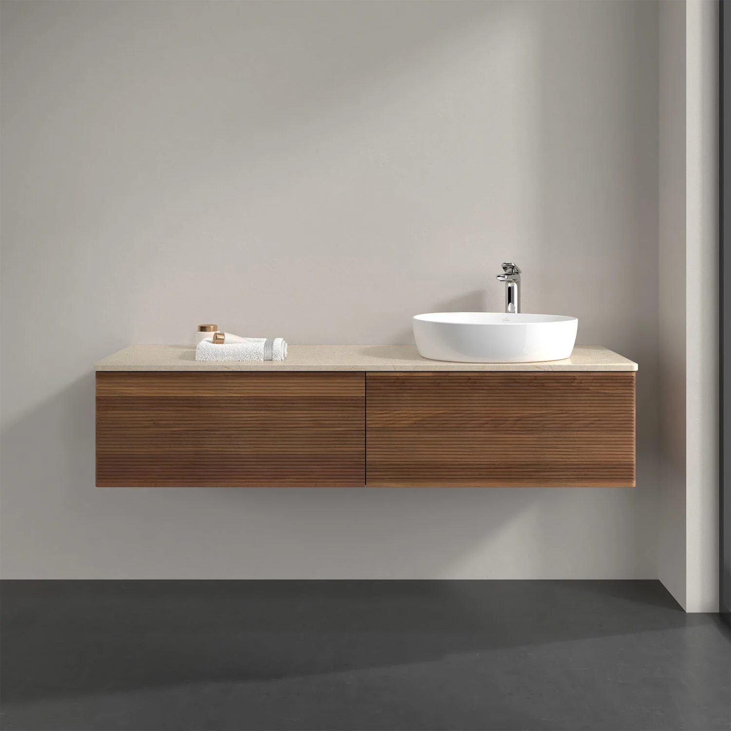 Ciemnobrązowe meble łazienkowe z umywalką w zbliżeniu, Villeroy & Boch