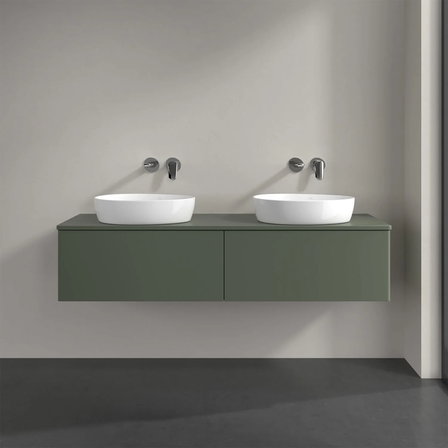 Zielona podwójna umywalka z bateriami ściennymi w łazience, Villeroy & Boch