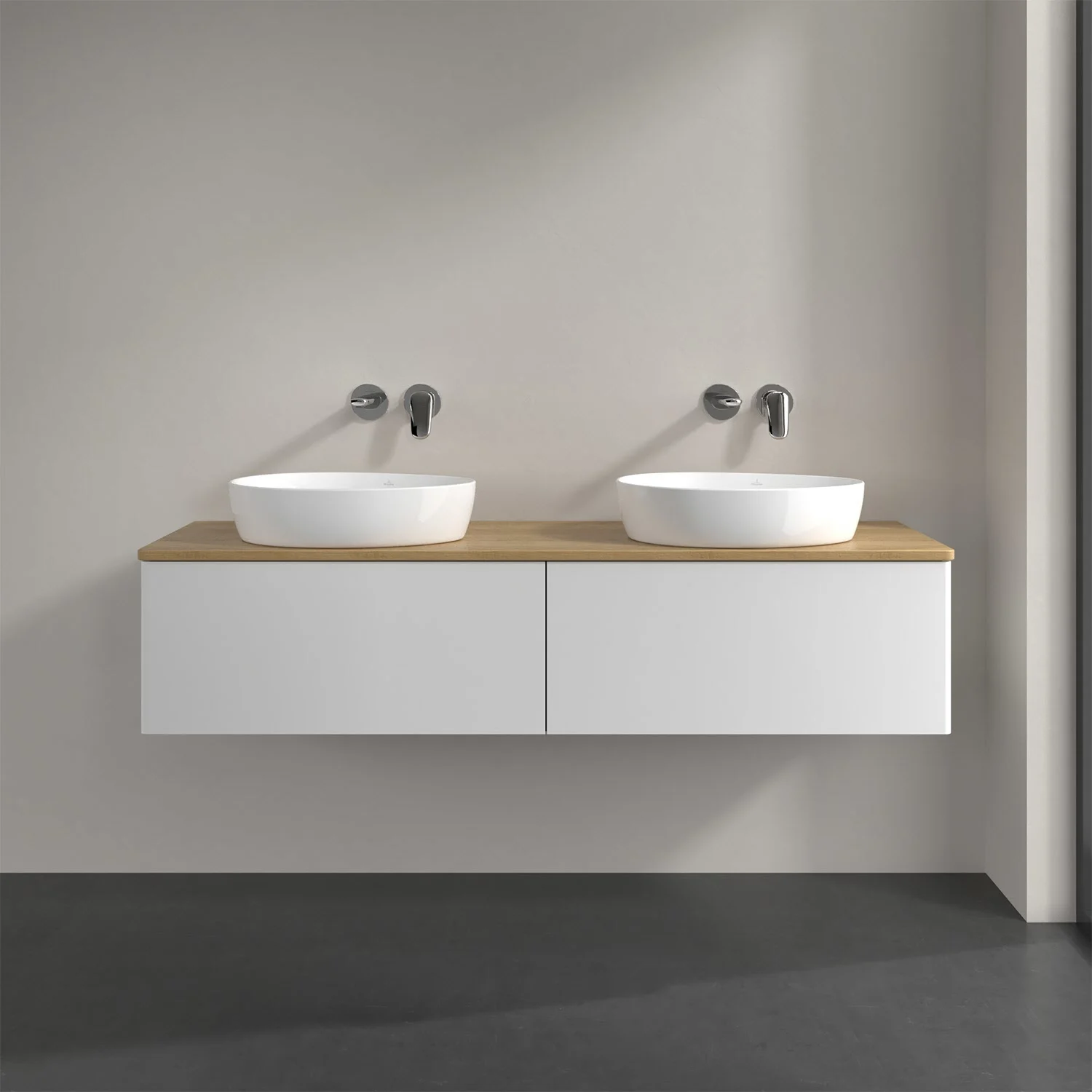 Podwójna umywalka z białą szafką w łazience, Villeroy & Boch