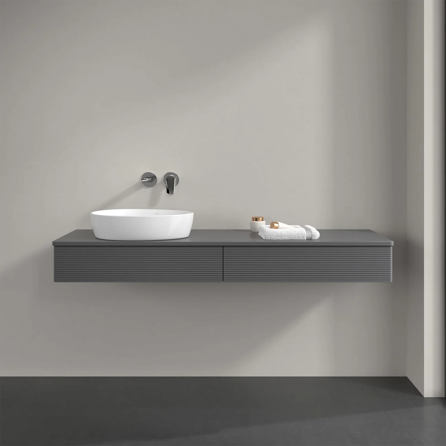 Szare meble łazienkowe z umywalką z bliska, Villeroy & Boch