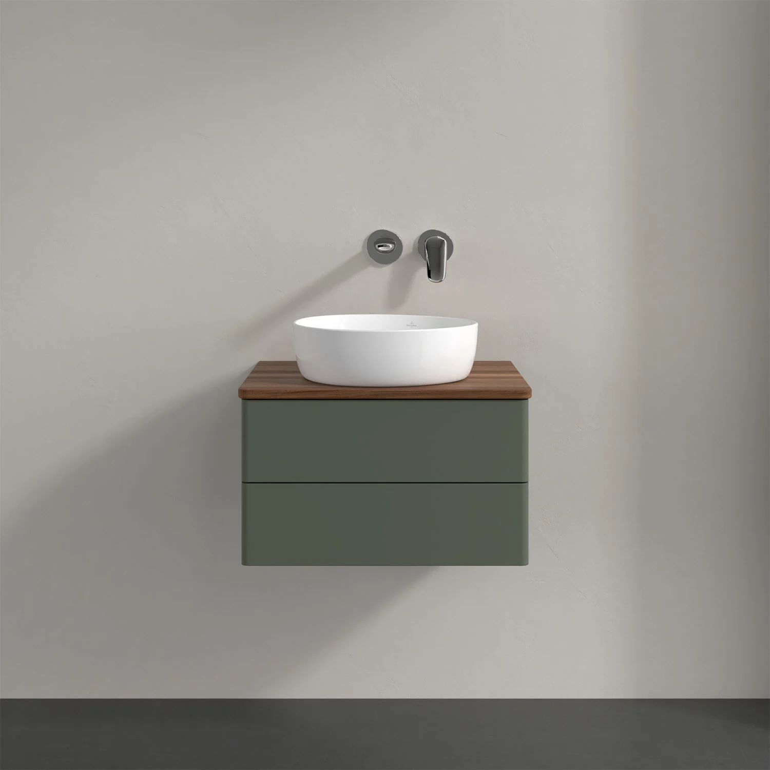 Zielona umywalka z baterią ścienną w łazience, Villeroy & Boch