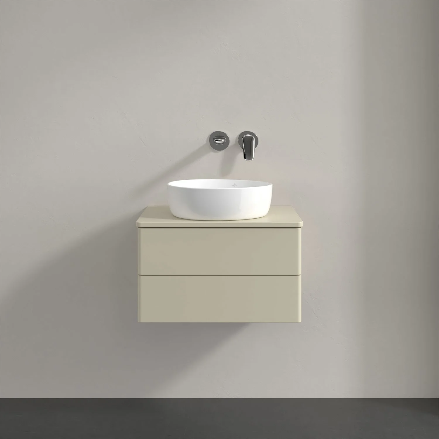 Kremowa umywalka z baterią ścienną w łazience, Villeroy & Boch