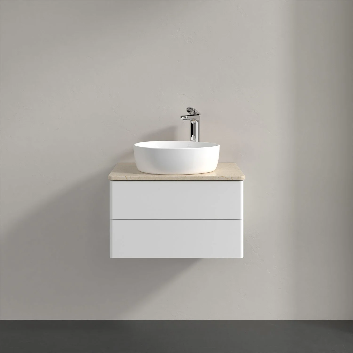 Biała umywalka z baterią w łazience, Villeroy & Boch