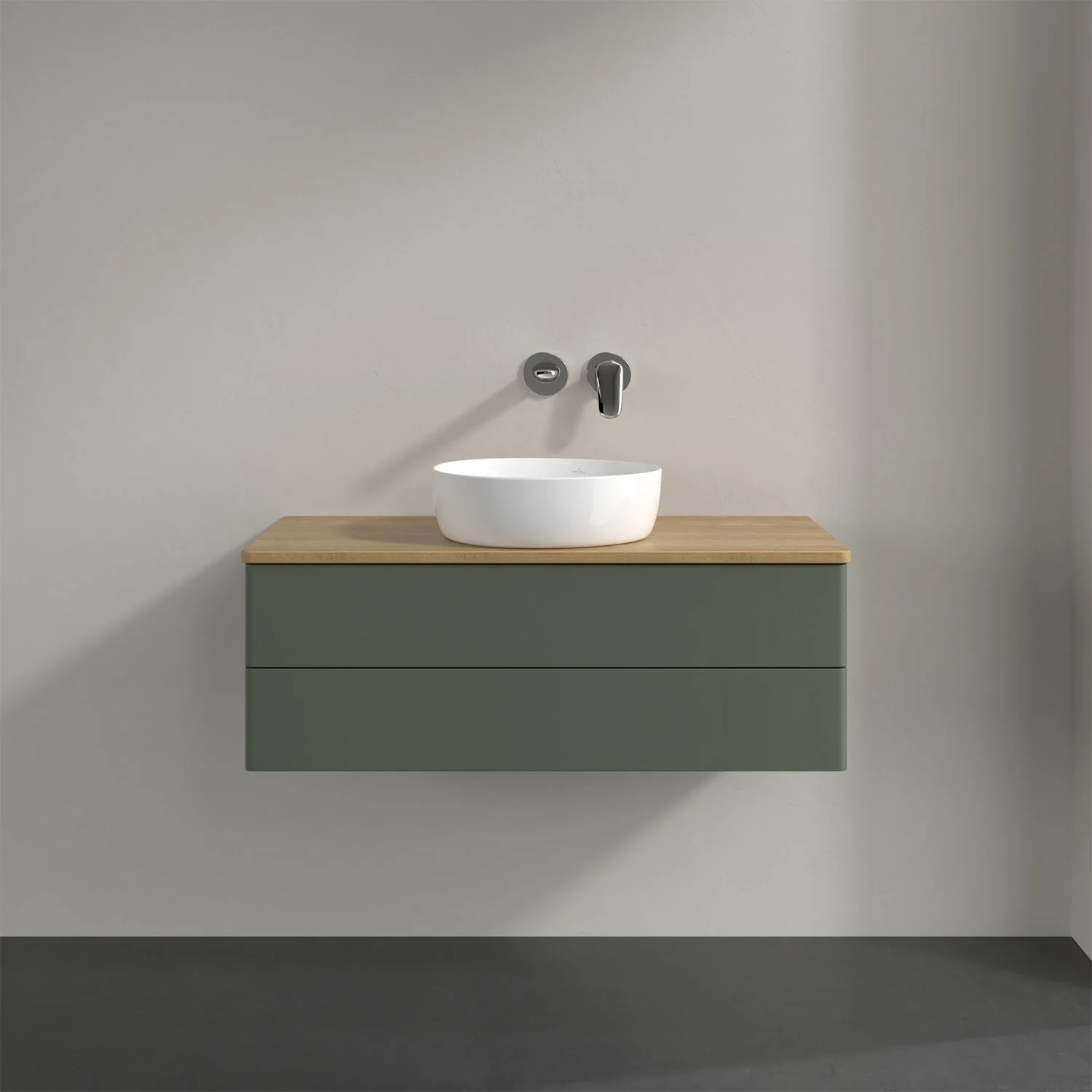 Zielona umywalka z drewnianym blatem w łazience, Villeroy & Boch