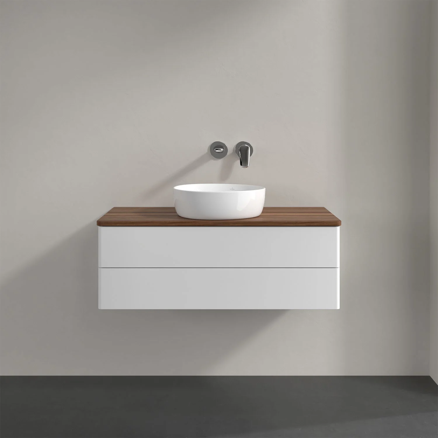 Biała umywalka z drewnianym blatem w łazience, Villeroy & Boch