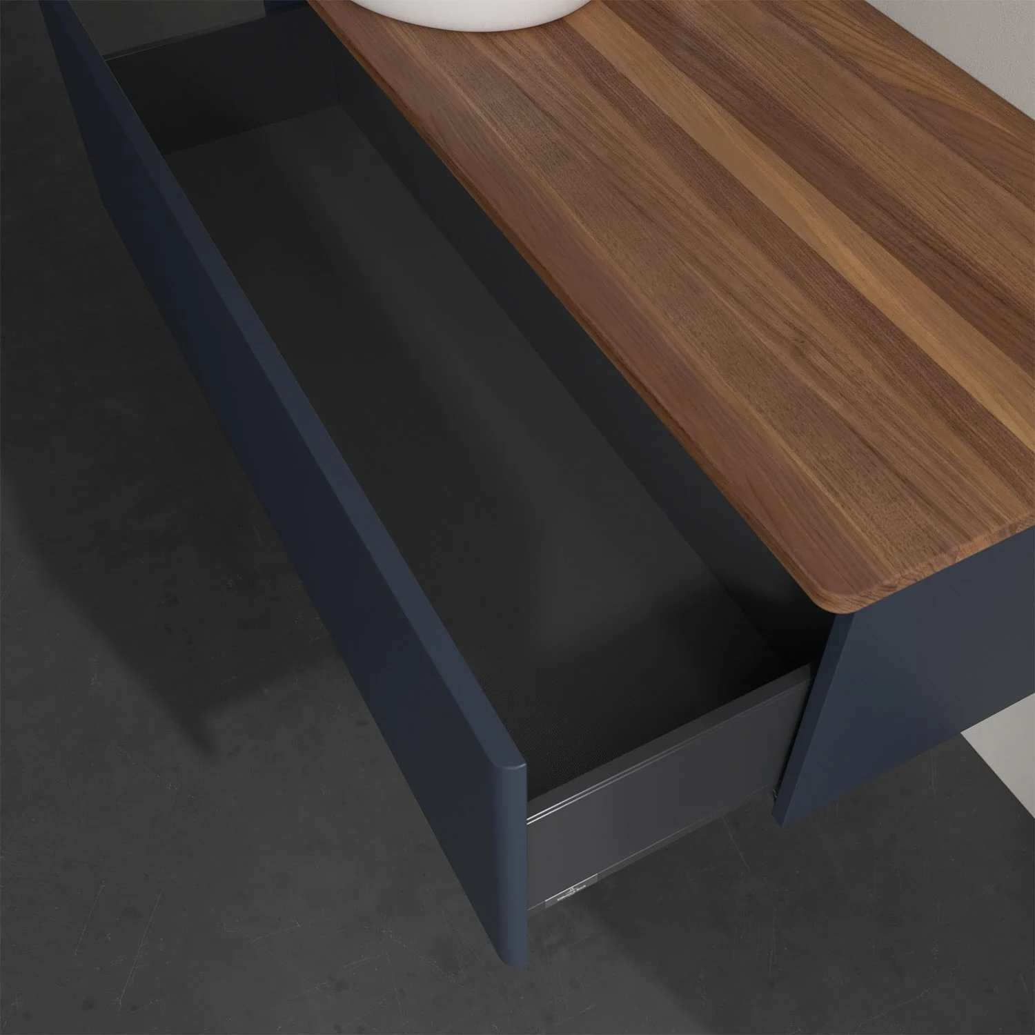 Otwarta szuflada pod drewnianą powierzchnią w łazience, Villeroy & Boch