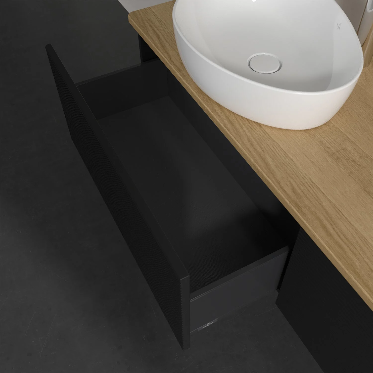 Otwarta szuflada z czarną umywalką i drewnianym blatem, Villeroy & Boch