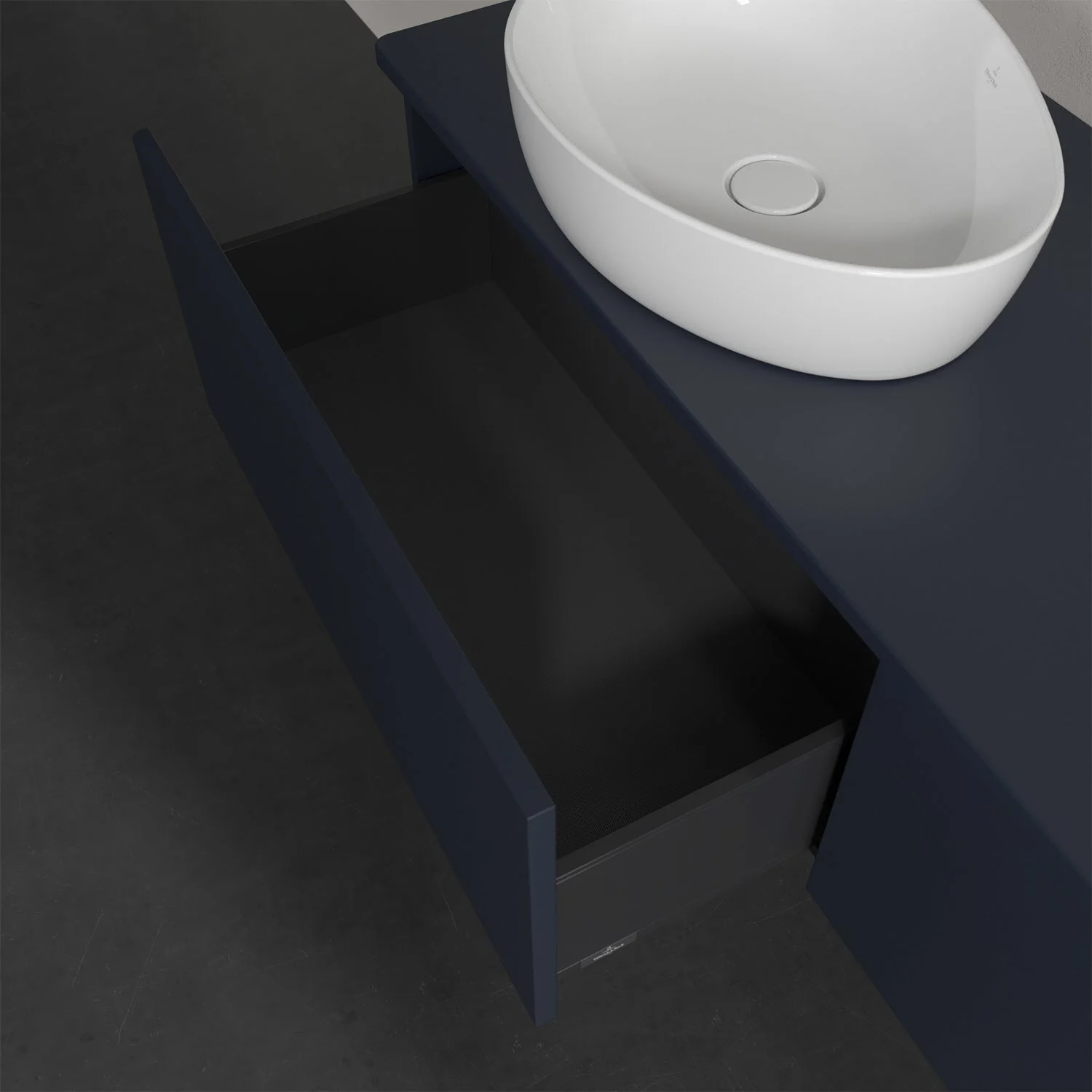 Otwarta szuflada pod umywalką w łazience, Villeroy & Boch