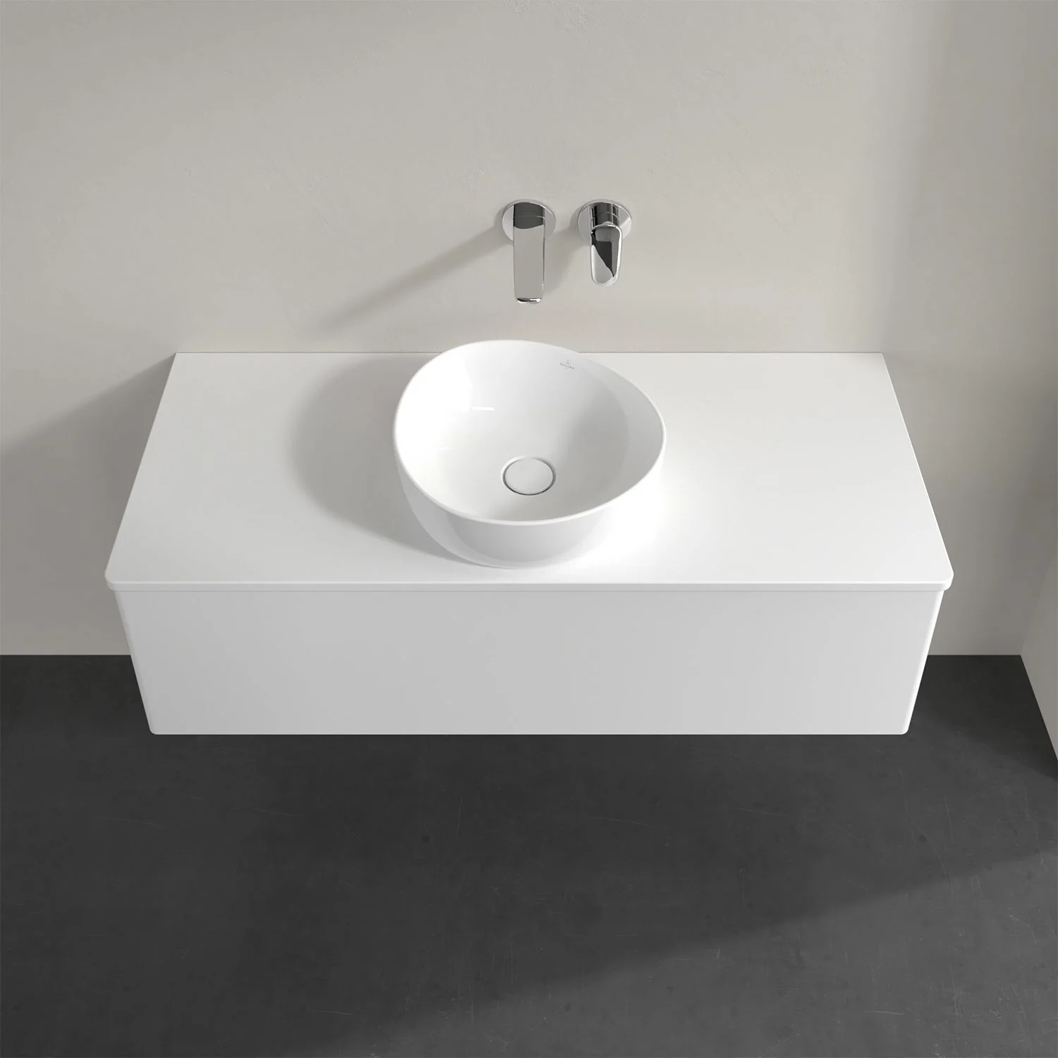 Biała umywalka z nablatową umywalką i ścienną baterią, Villeroy & Boch