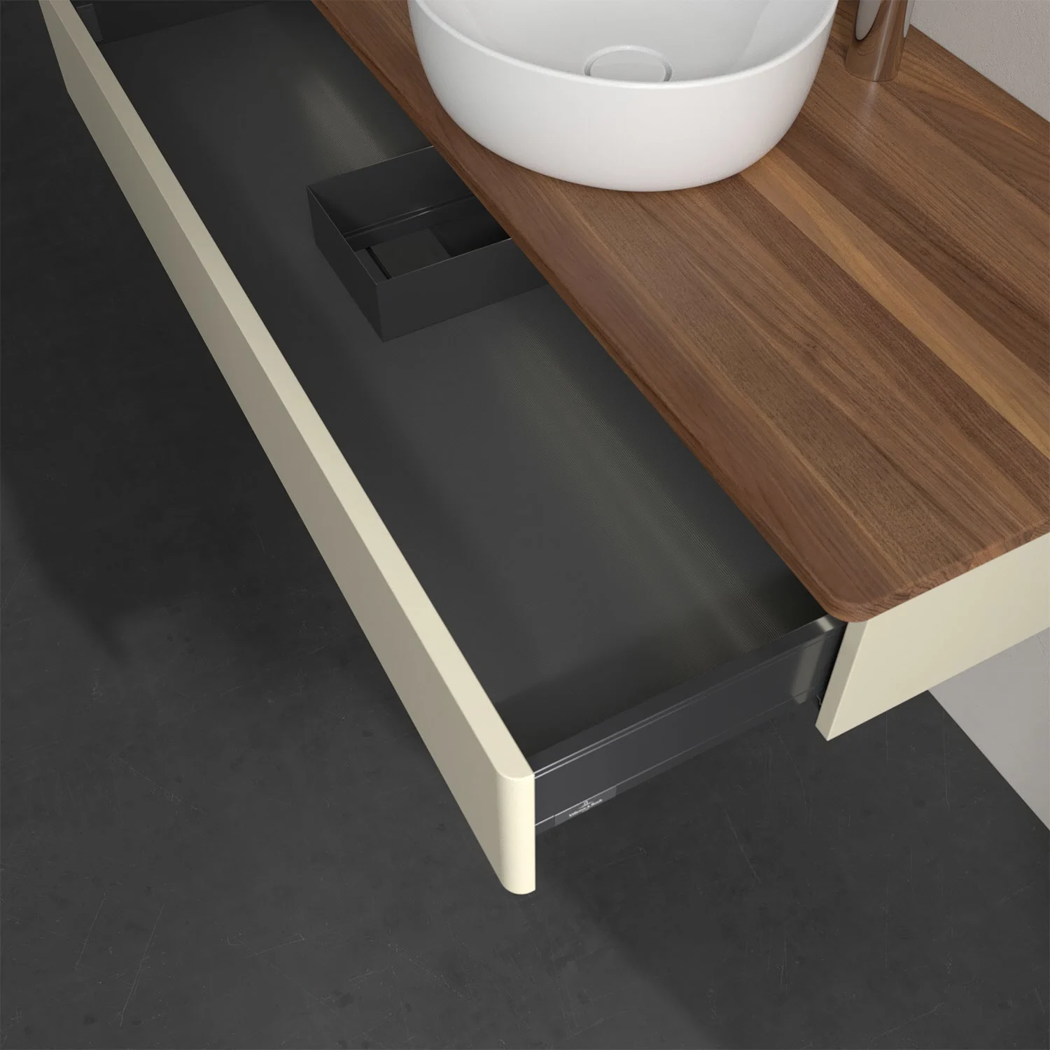 Otwarta szuflada pod umywalką z drewnianą powierzchnią, Villeroy & Boch