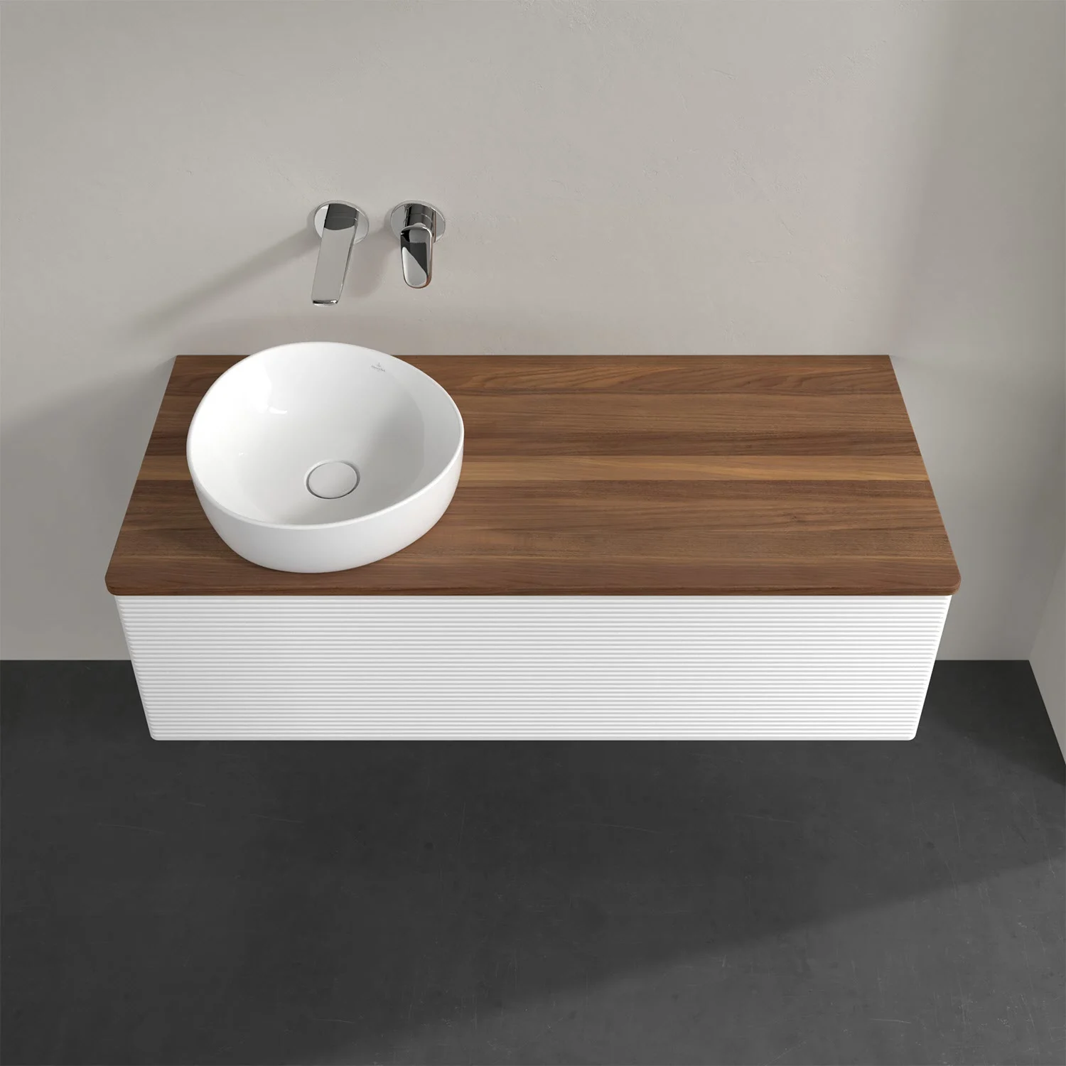 Umywalka z drewnianym blatem w zbliżeniu, Villeroy & Boch