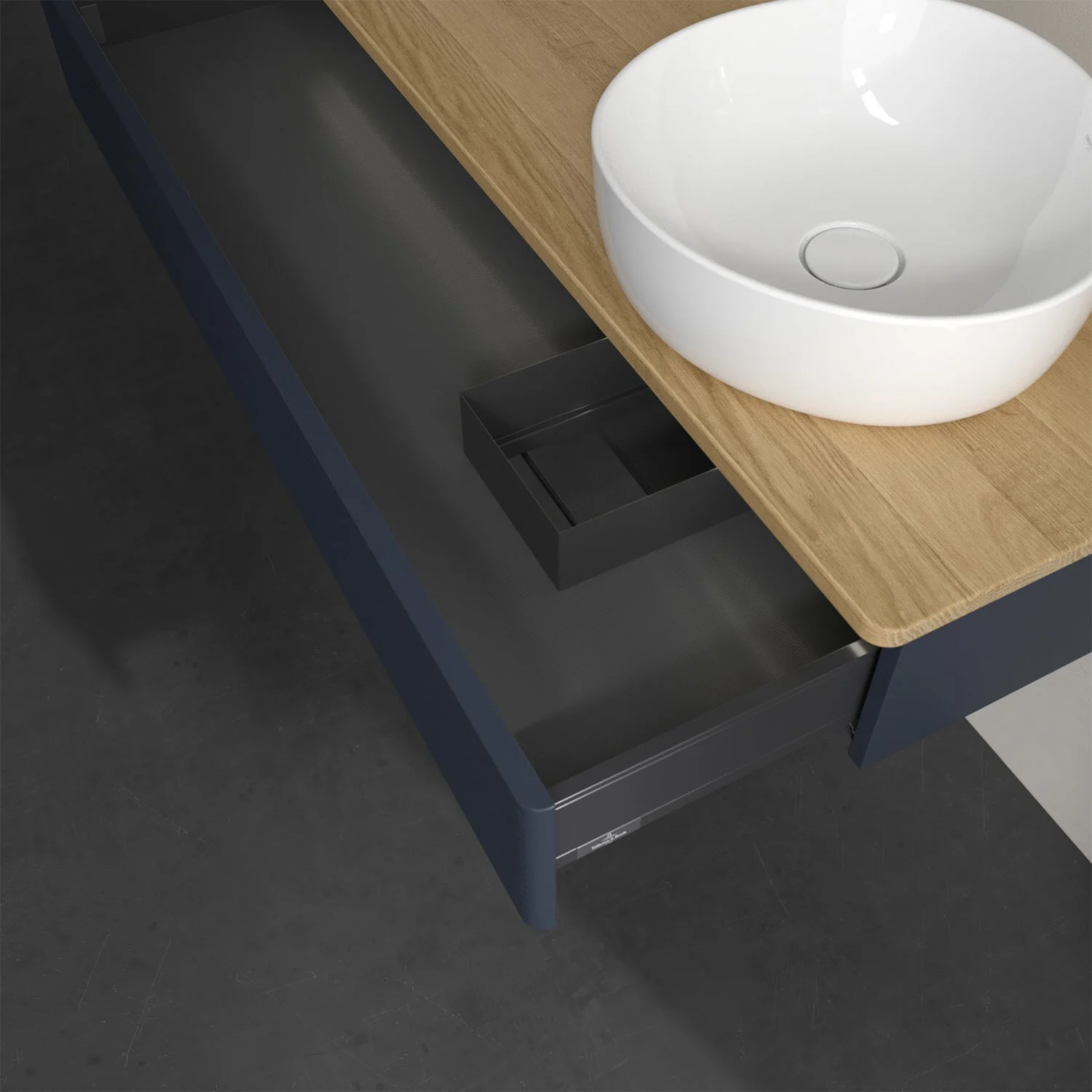 Otwarta szuflada pod umywalką z niebieskim frontem, Villeroy & Boch