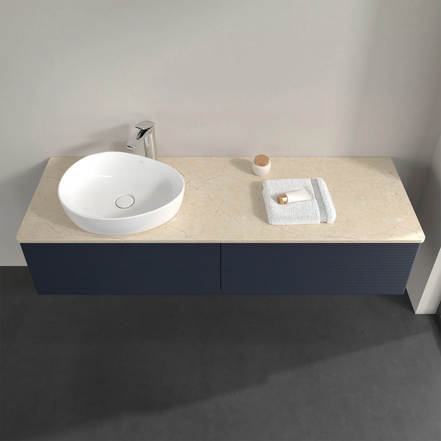 Niebieska umywalka z umywalką i ręcznikiem, Villeroy & Boch