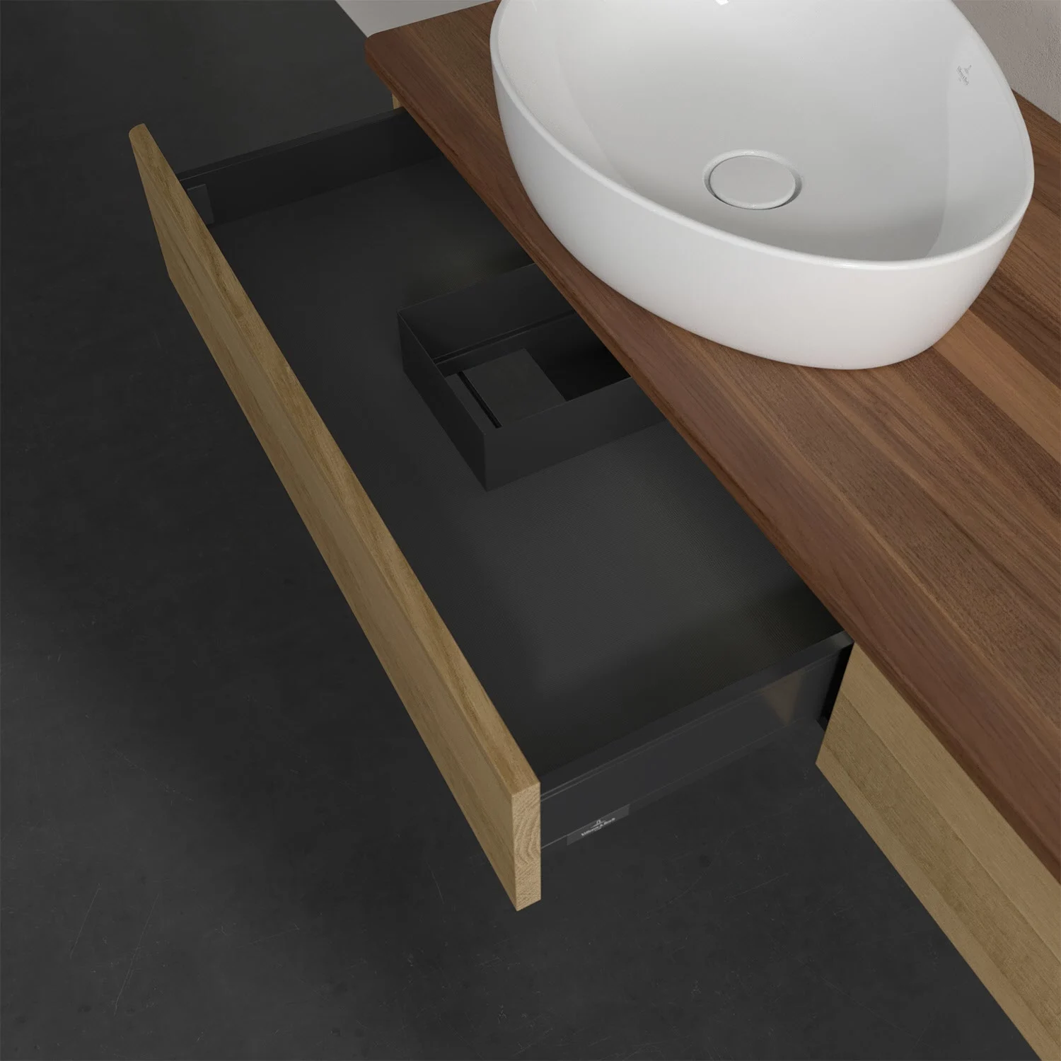 Otwarta szuflada pod drewnianą umywalką, Villeroy & Boch