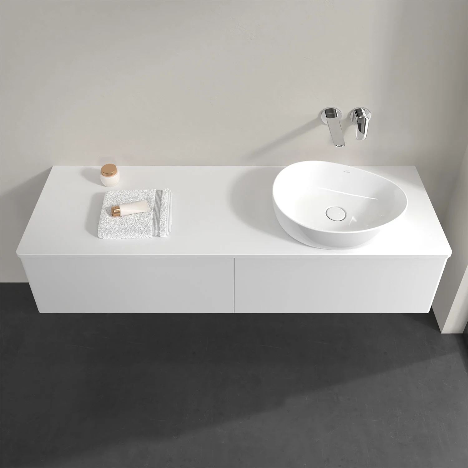 Biała umywalka na białej szafce w łazience, Villeroy & Boch