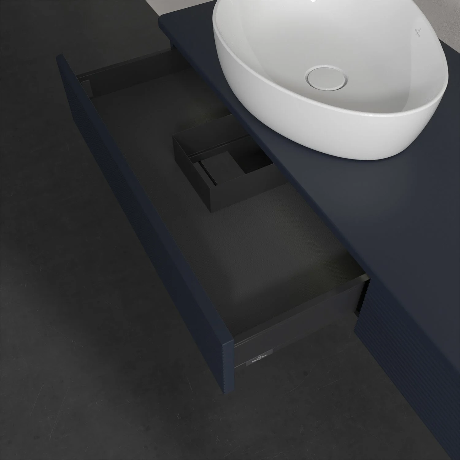 Umywalka z niebieską powierzchnią i otwartą szufladą, Villeroy & Boch
