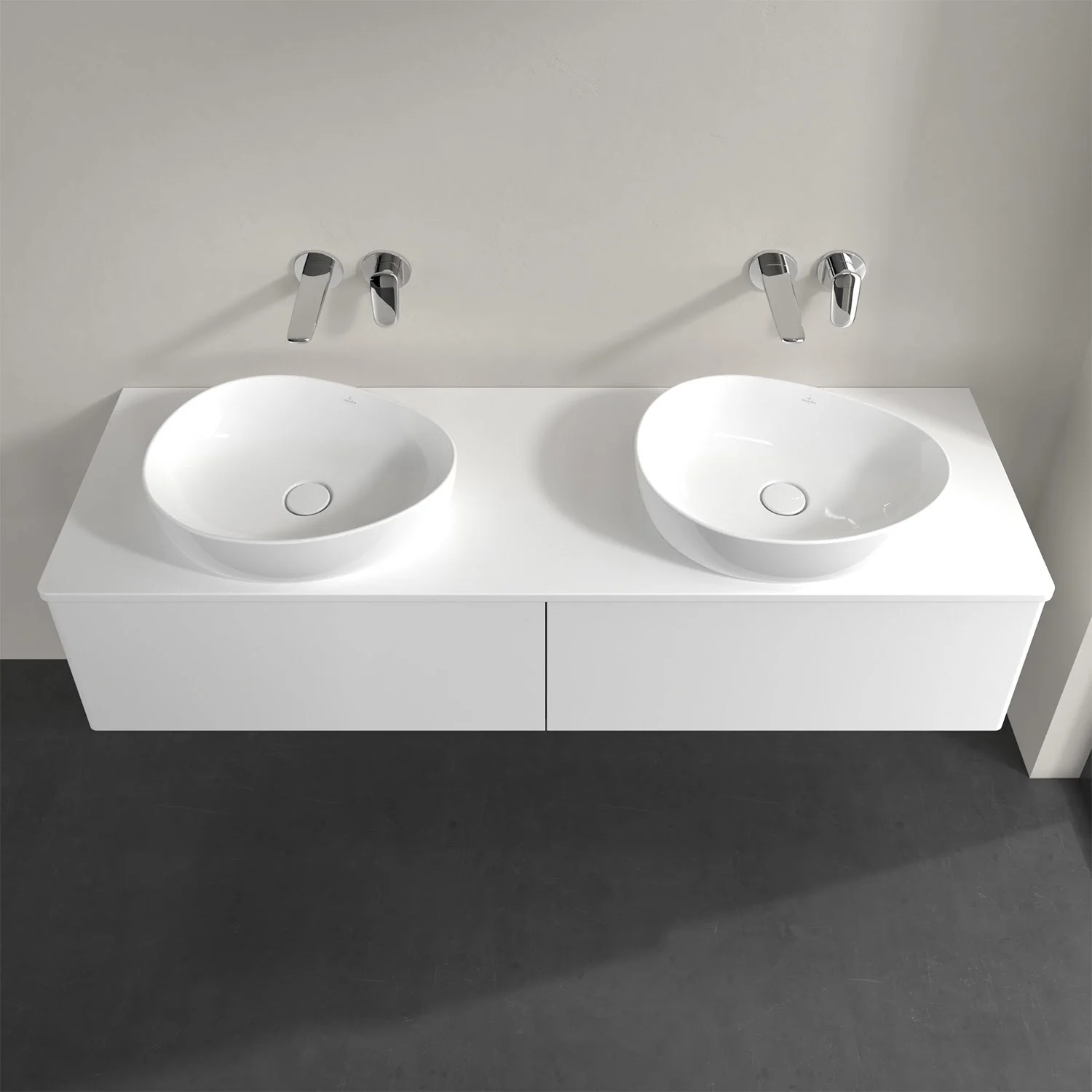 Podwójna umywalka na białym blacie w łazience, Villeroy & Boch