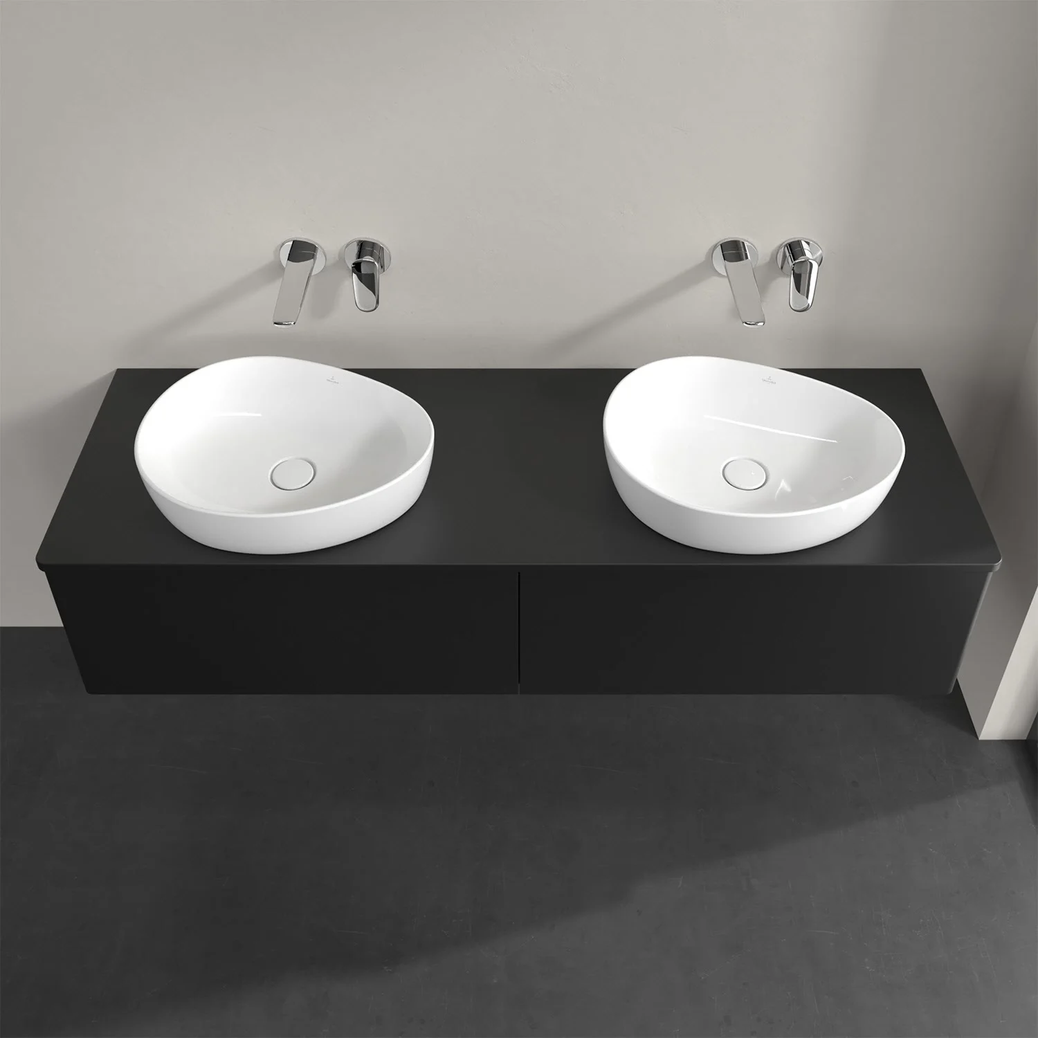 Podwójna umywalka na ciemnym blacie w łazience, Villeroy & Boch