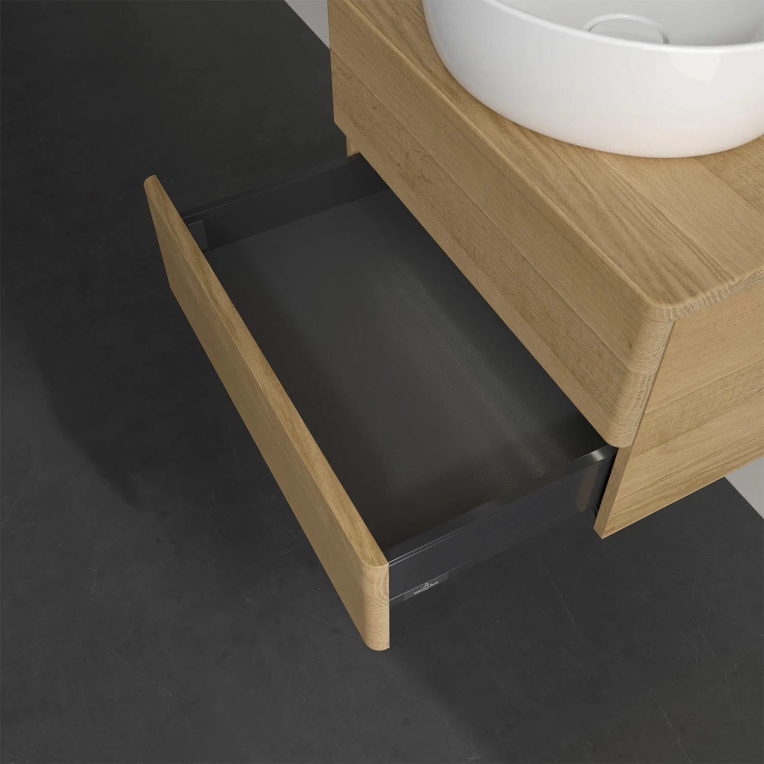 Drewniana szuflada pod umywalką w zbliżeniu, Villeroy & Boch