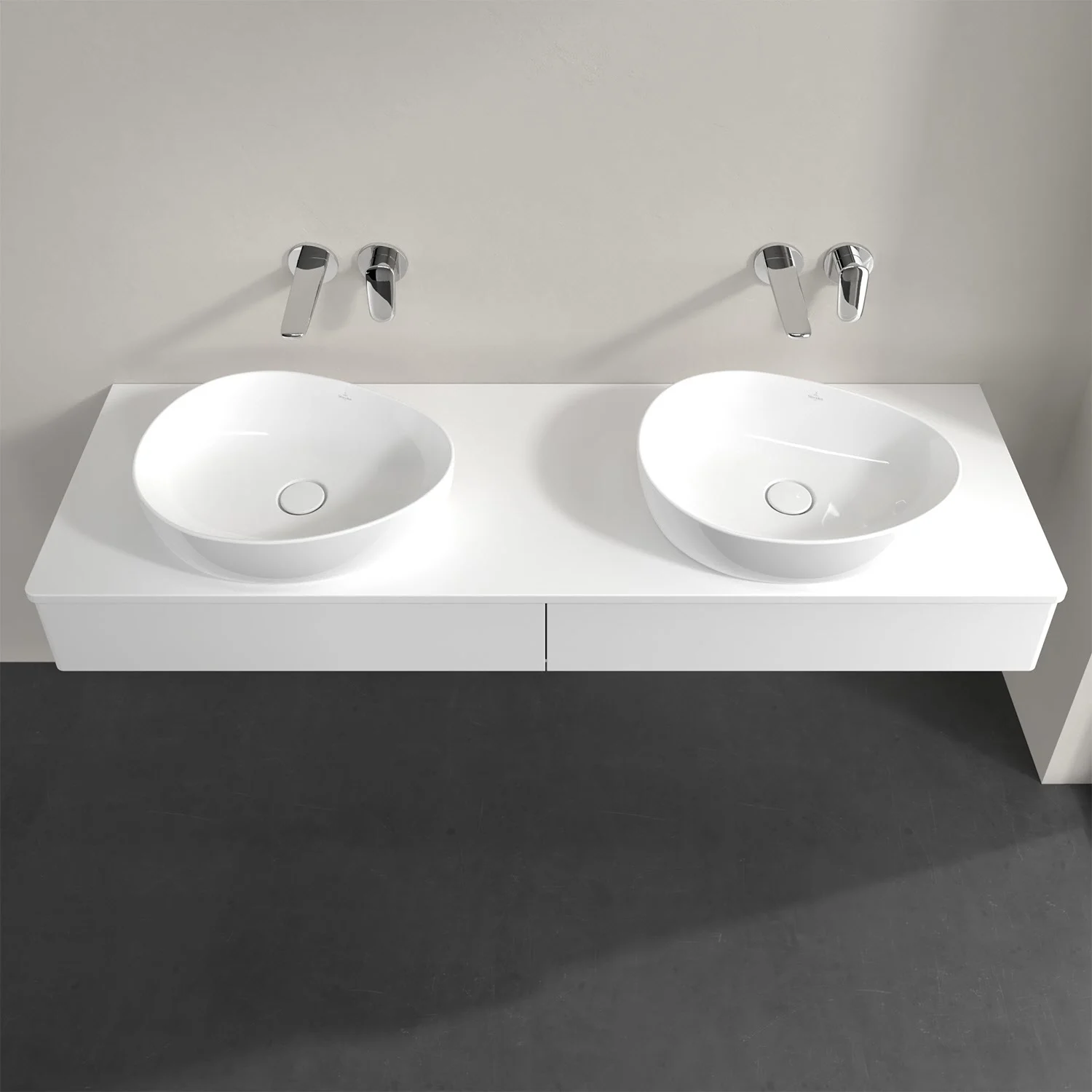 Biała podwójna umywalka z bateriami ściennymi z góry, Villeroy & Boch