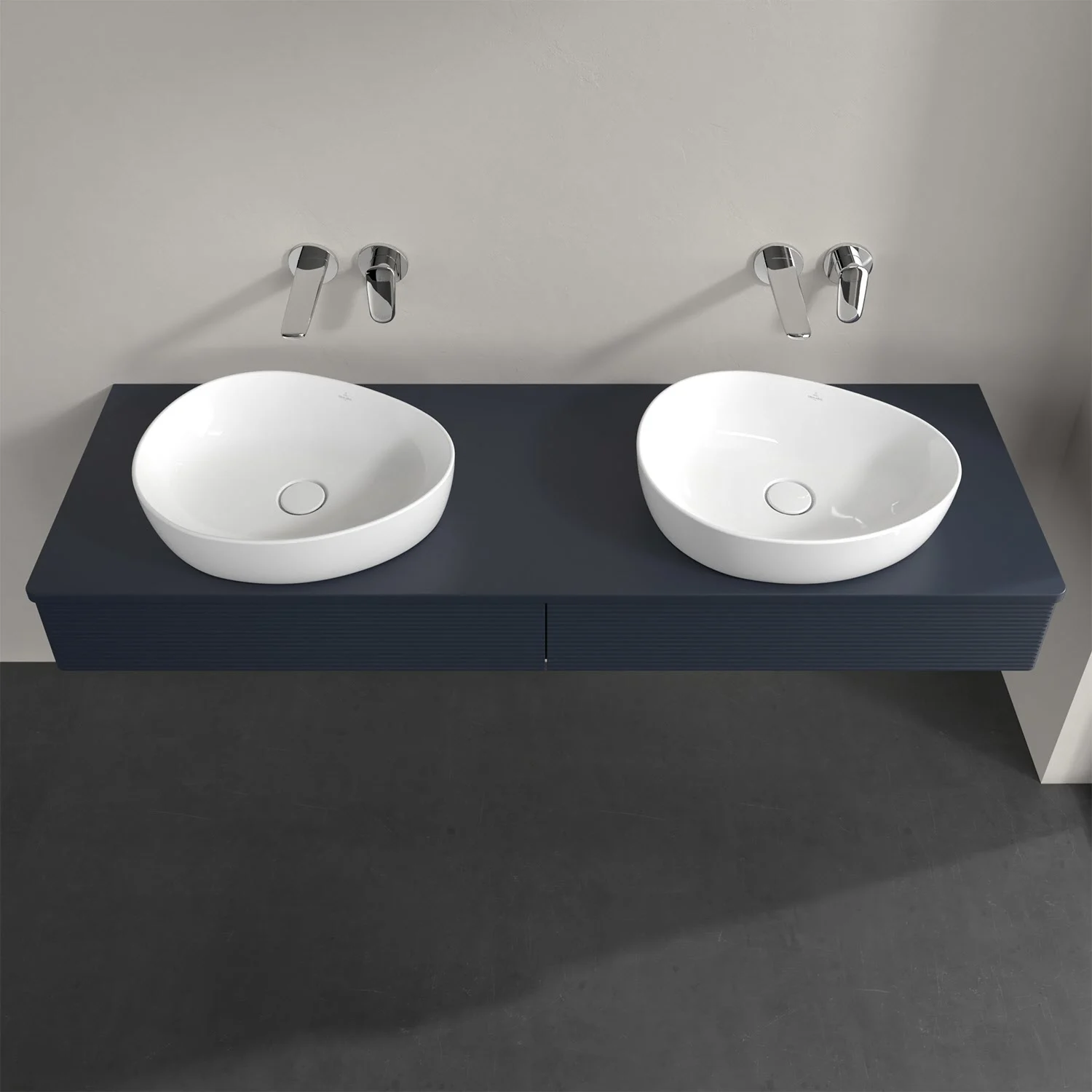 Podwójna umywalka na ciemnoniebieskiej toaletce z góry, Villeroy & Boch